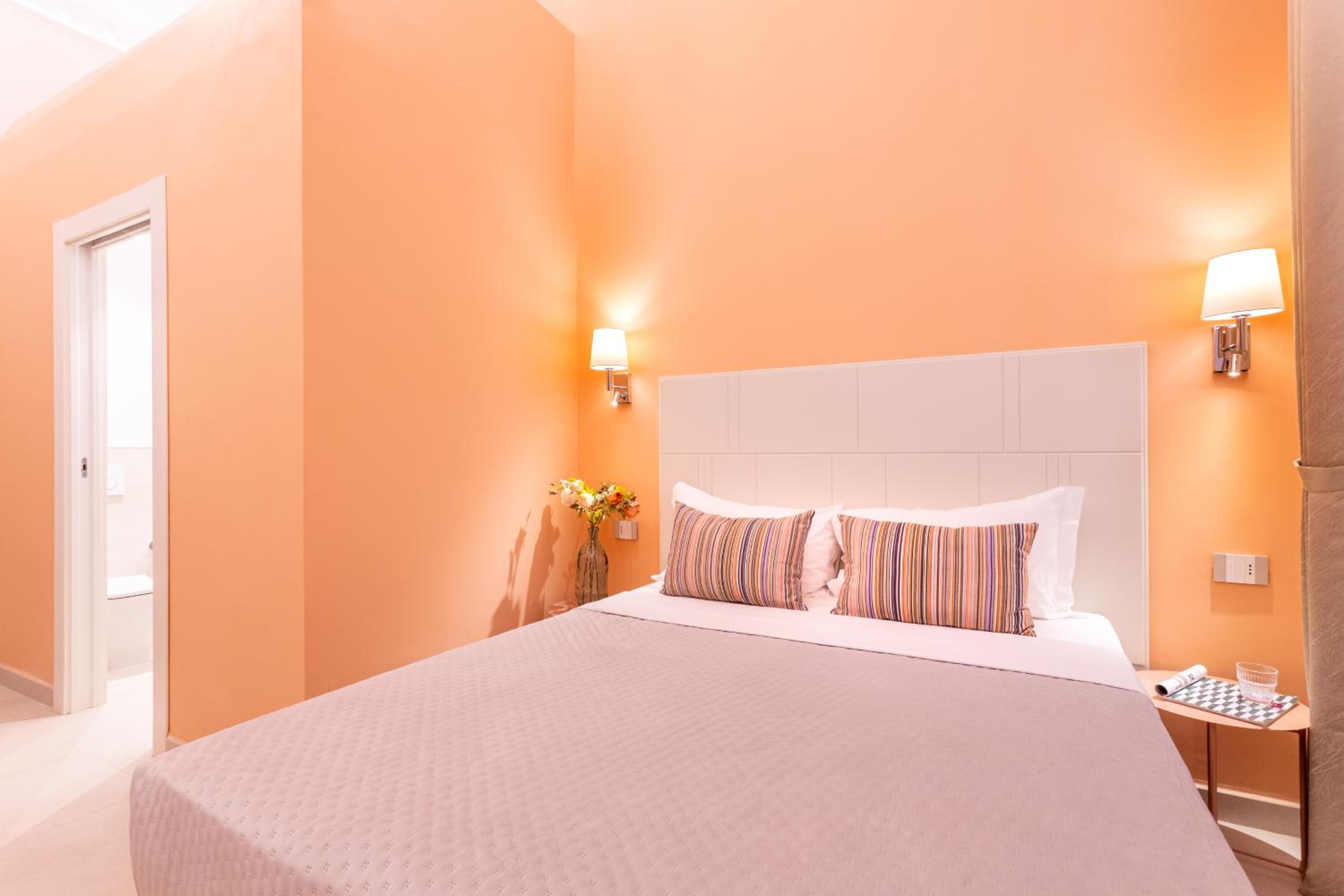 Double Room with Private Bathroom - Photo 12