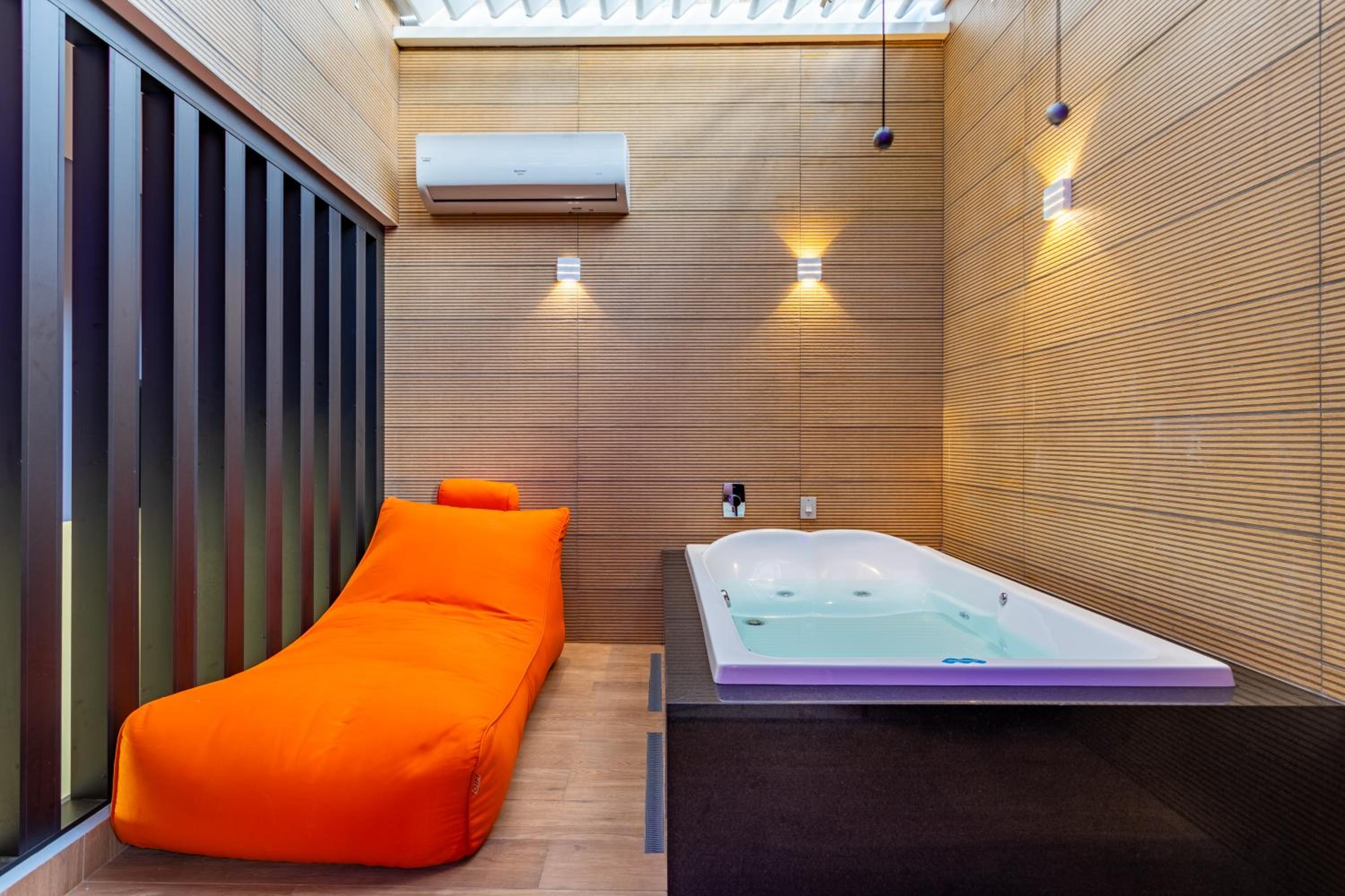 Deluxe Double Room with Bath - Photo 2