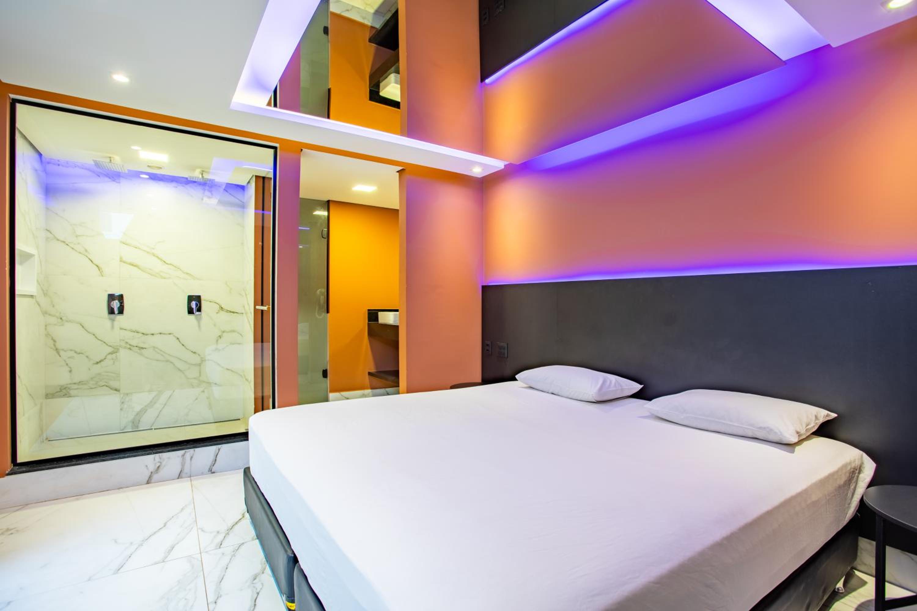 Deluxe Suite with Spa Bath - Photo 1