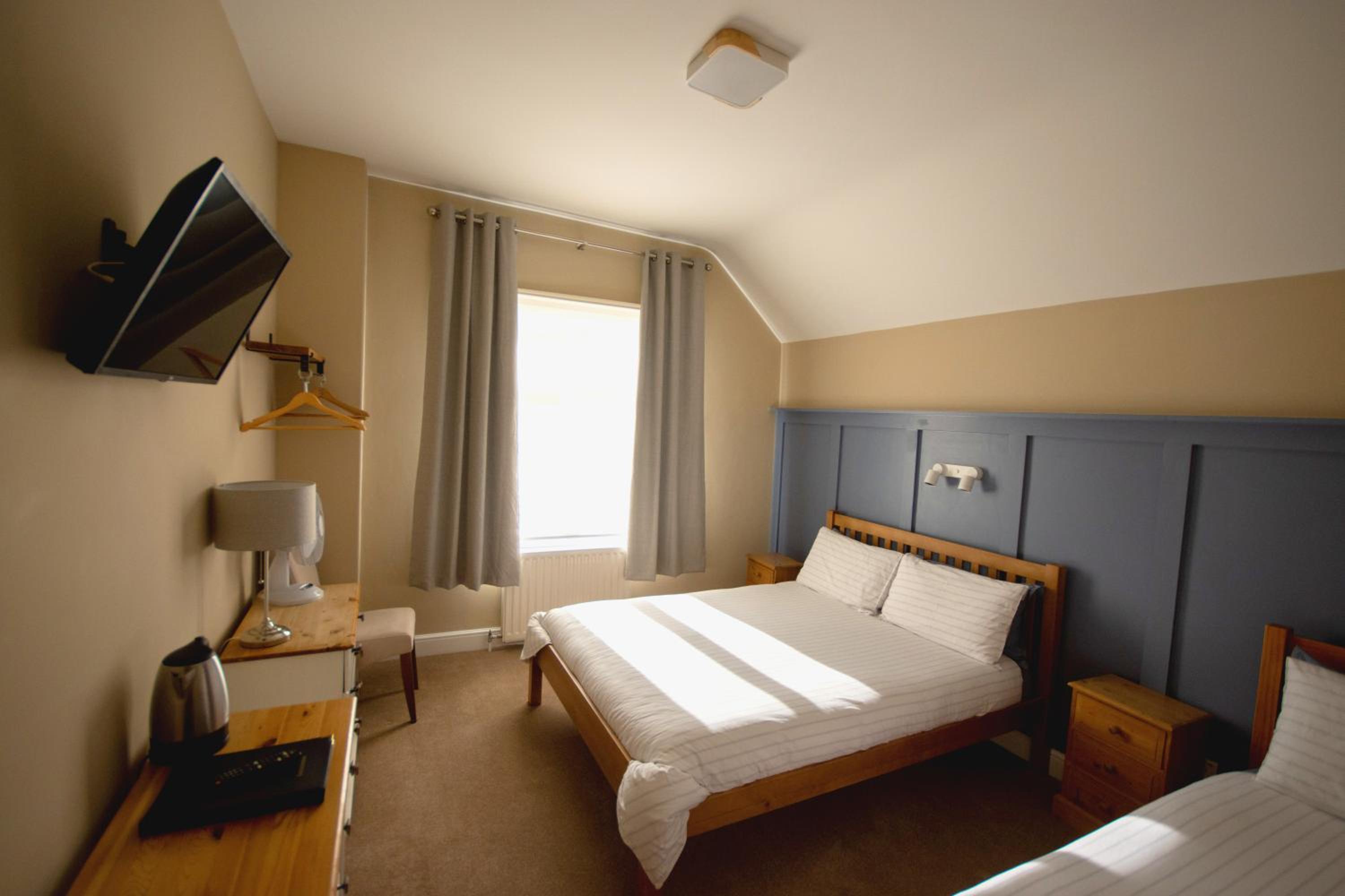 Triple Room with En-suite Shower -1st Floor