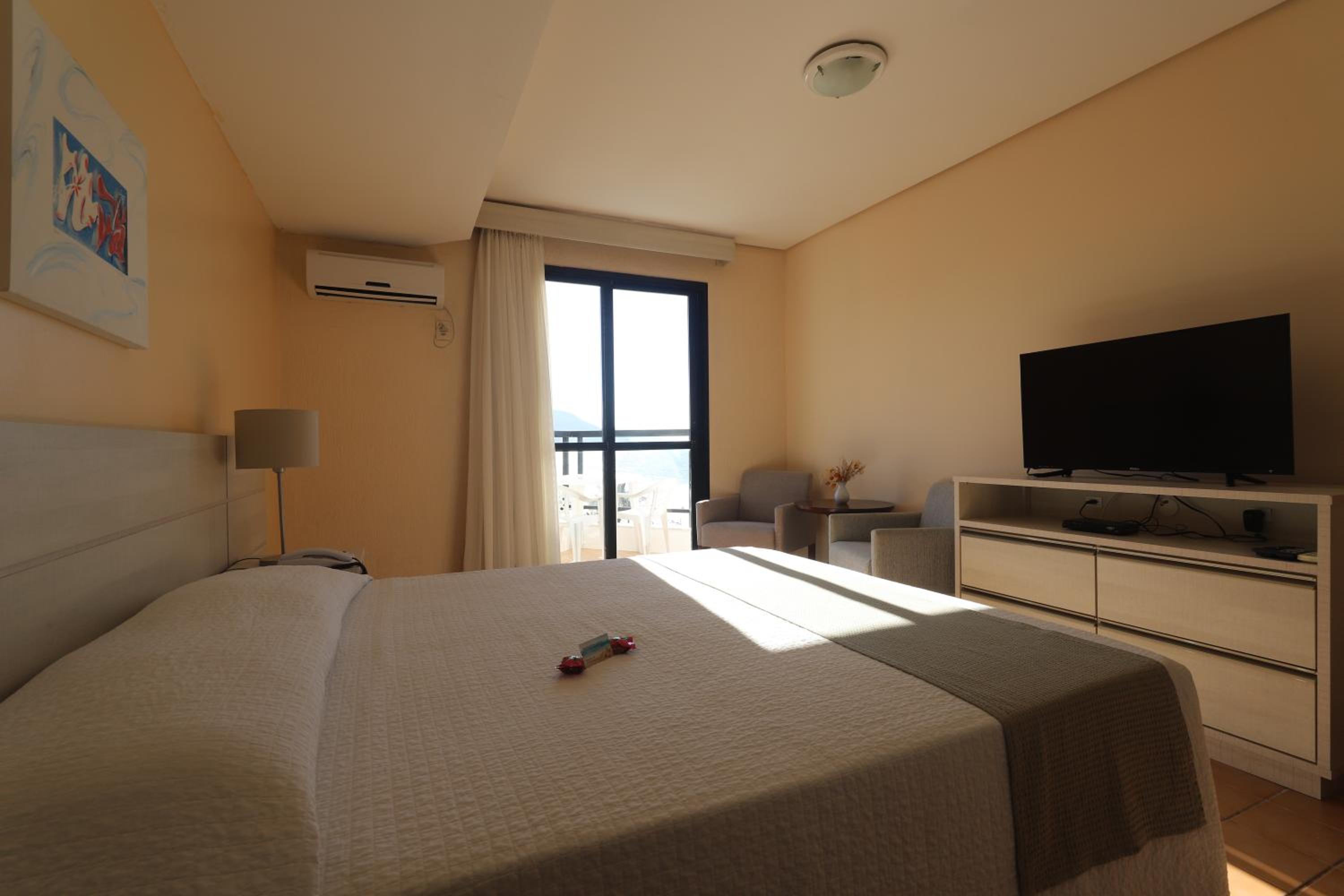 One-Bedroom Apartment with Balcony photo 3