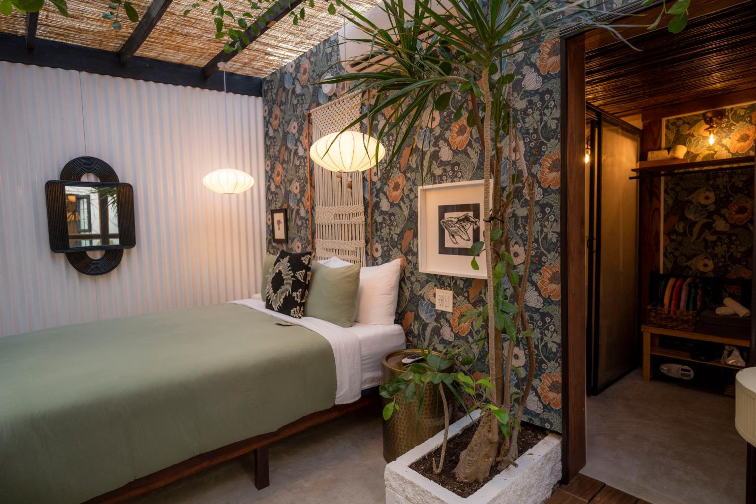 Deluxe Double Room with Bath photo 2