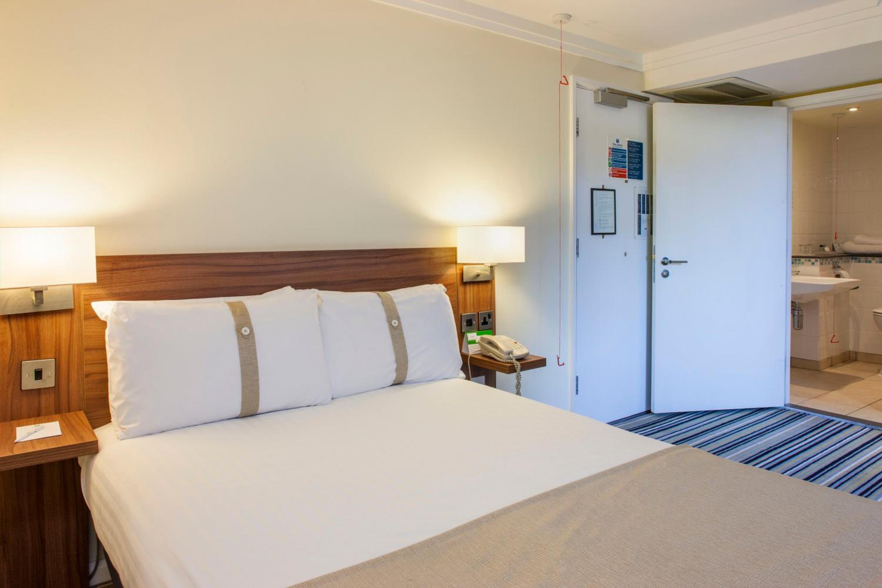 Standard Double Room - Disability Access - Photo 6