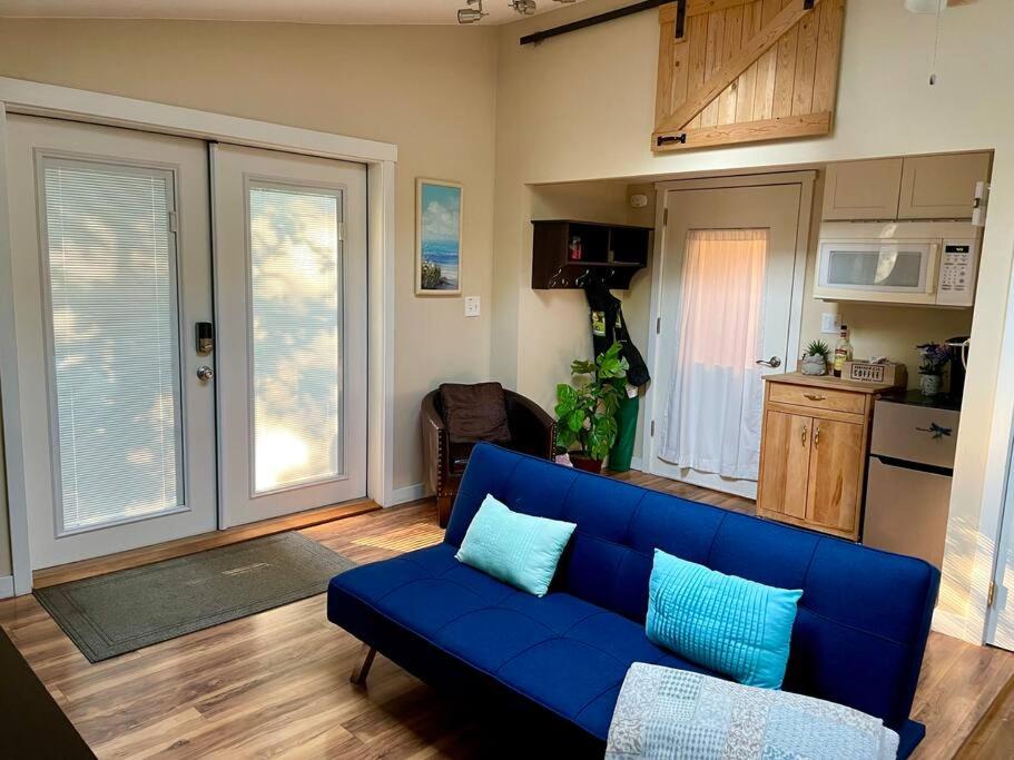 Six-Bedroom House photo 1