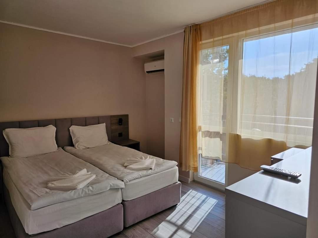 Standard Double or Twin Room photo 1