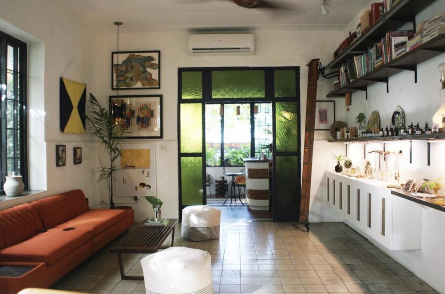Eight-Bedroom House photo 1