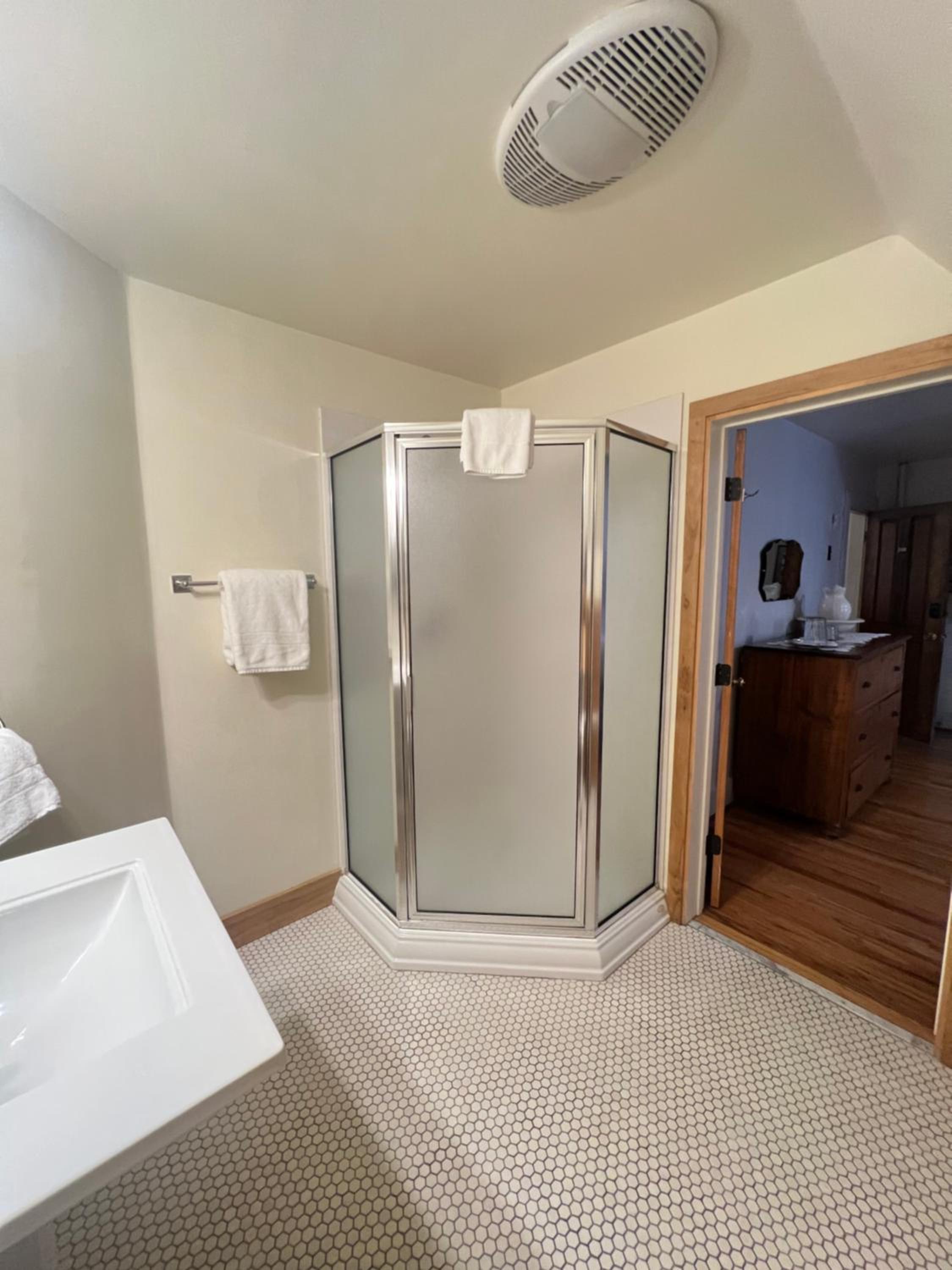 Deluxe Queen Room - Photo 3