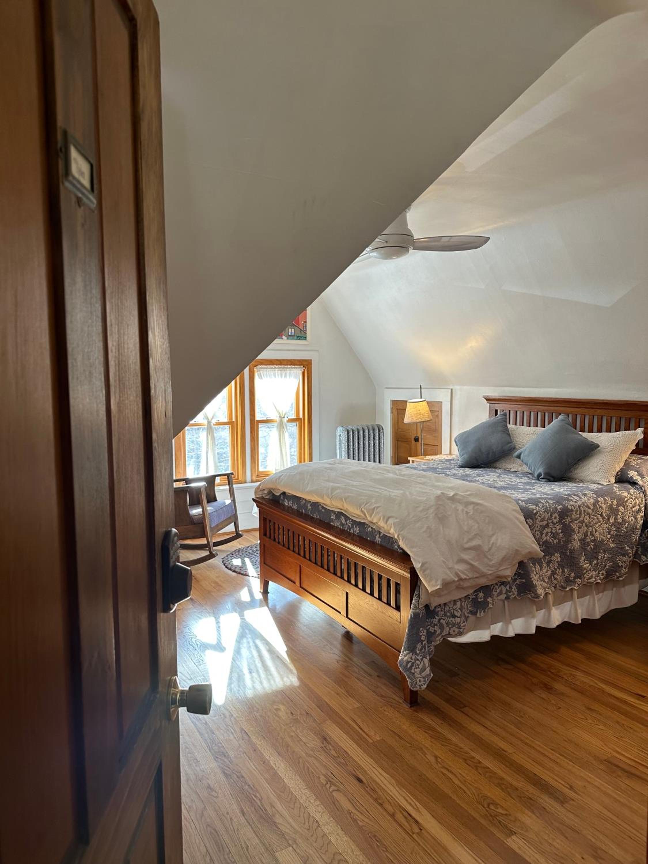 Deluxe Queen Room - Photo 6