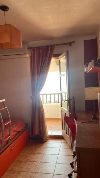 Four-Bedroom House photo 2