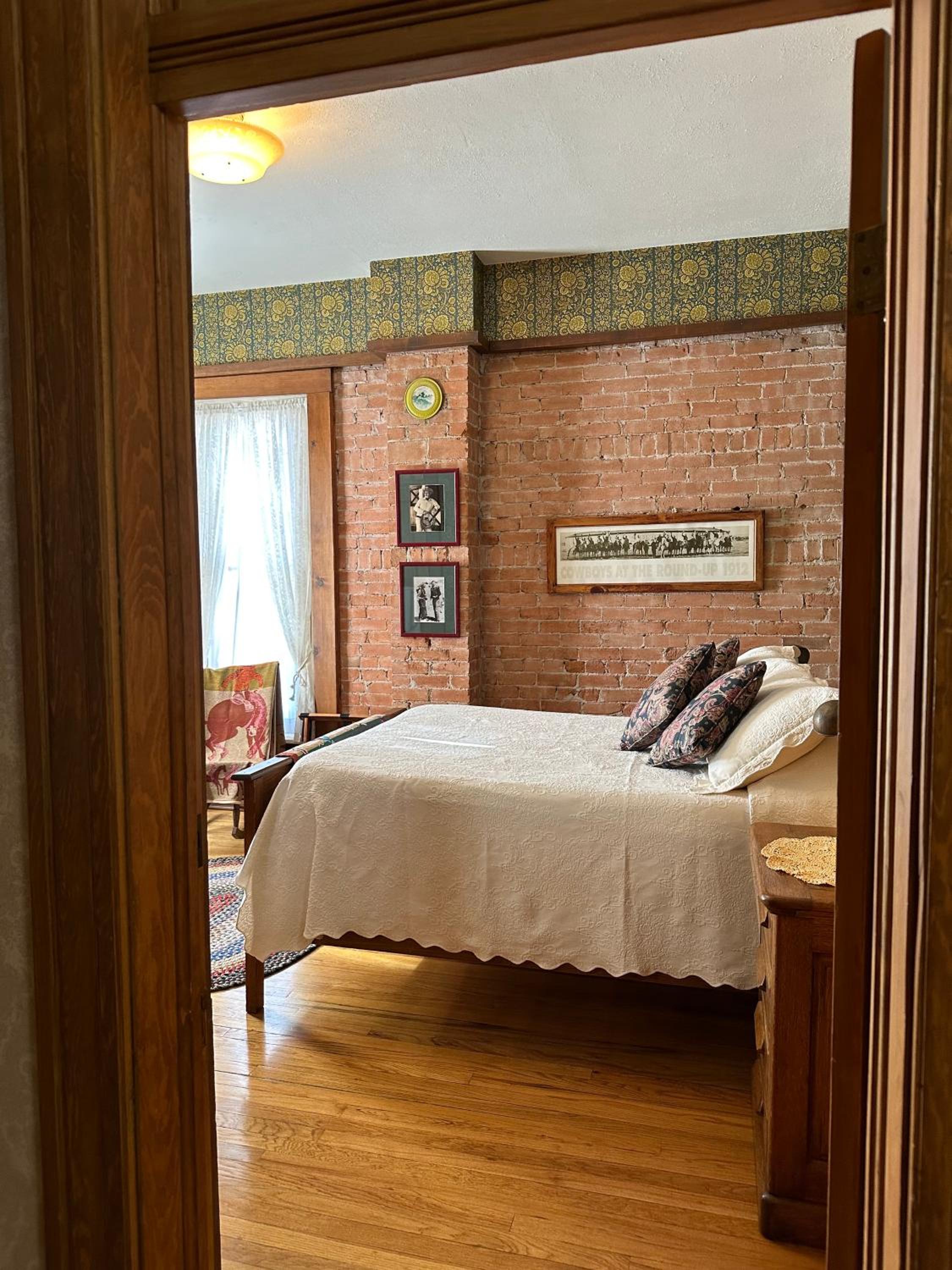 Standard Double Room with Shared Bathroom photo 2