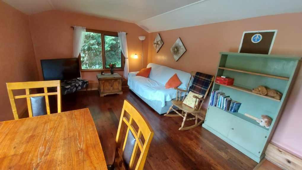 One-Bedroom House photo 1