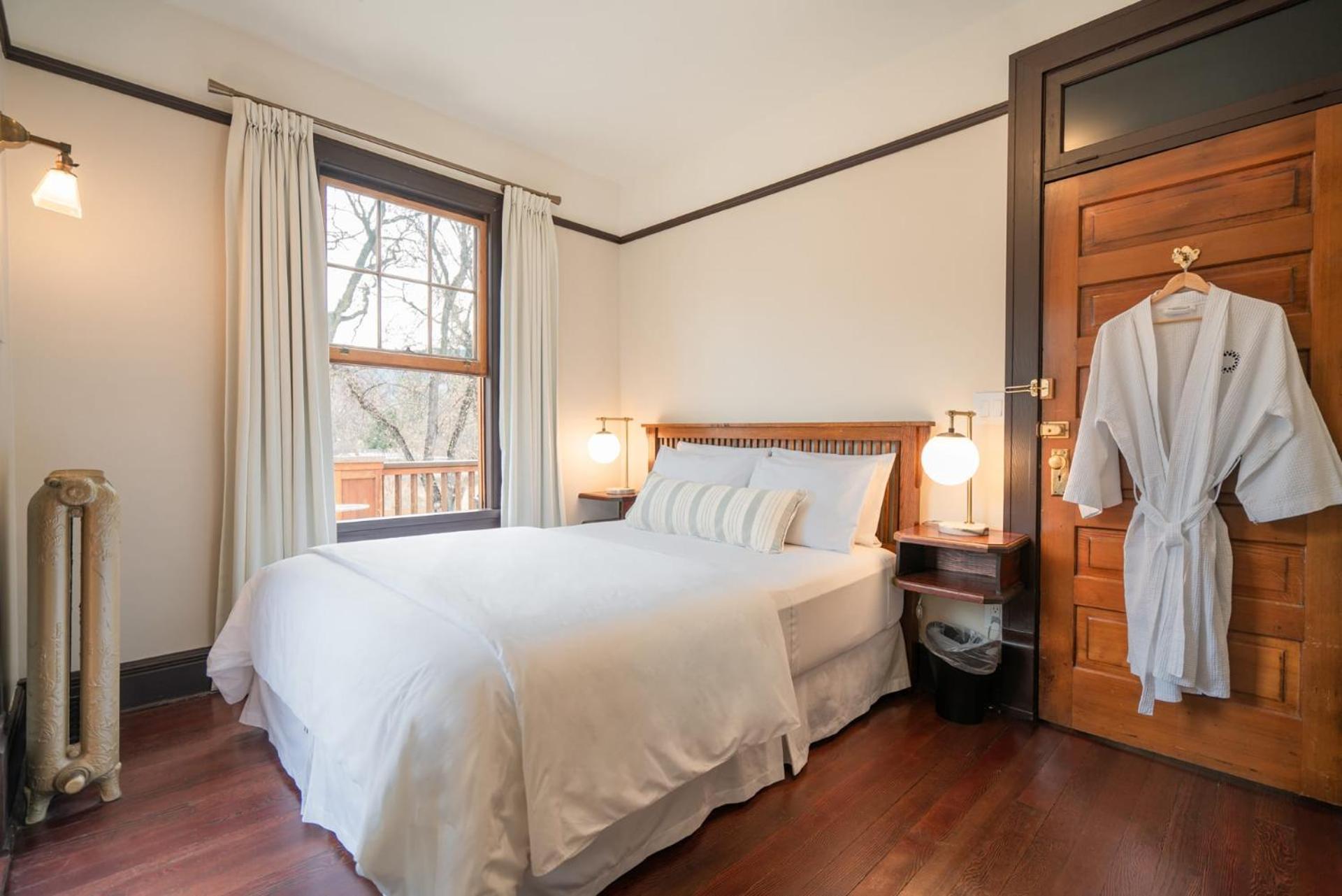 Deluxe Queen Room photo 2