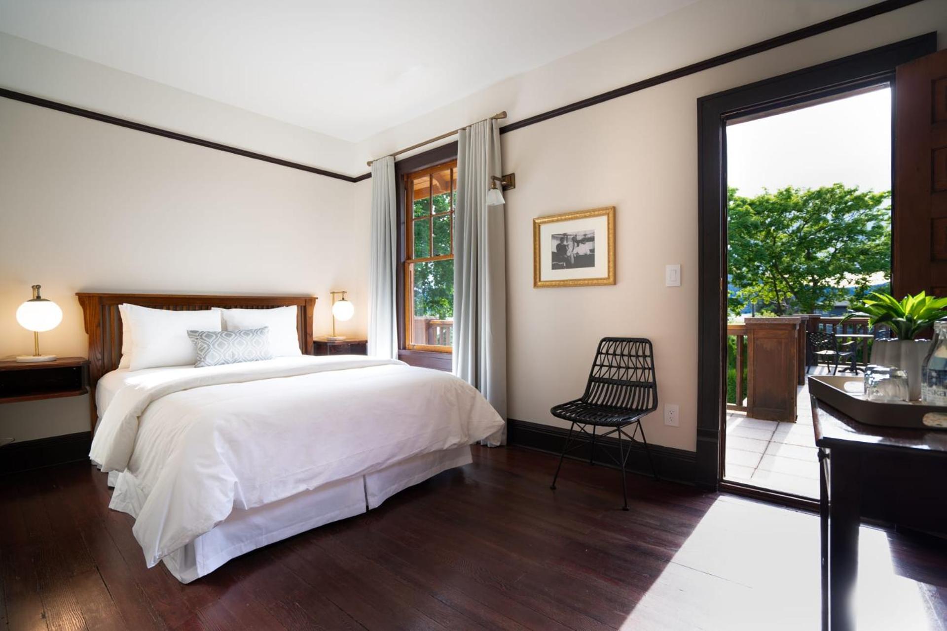 Deluxe Queen Room photo 3