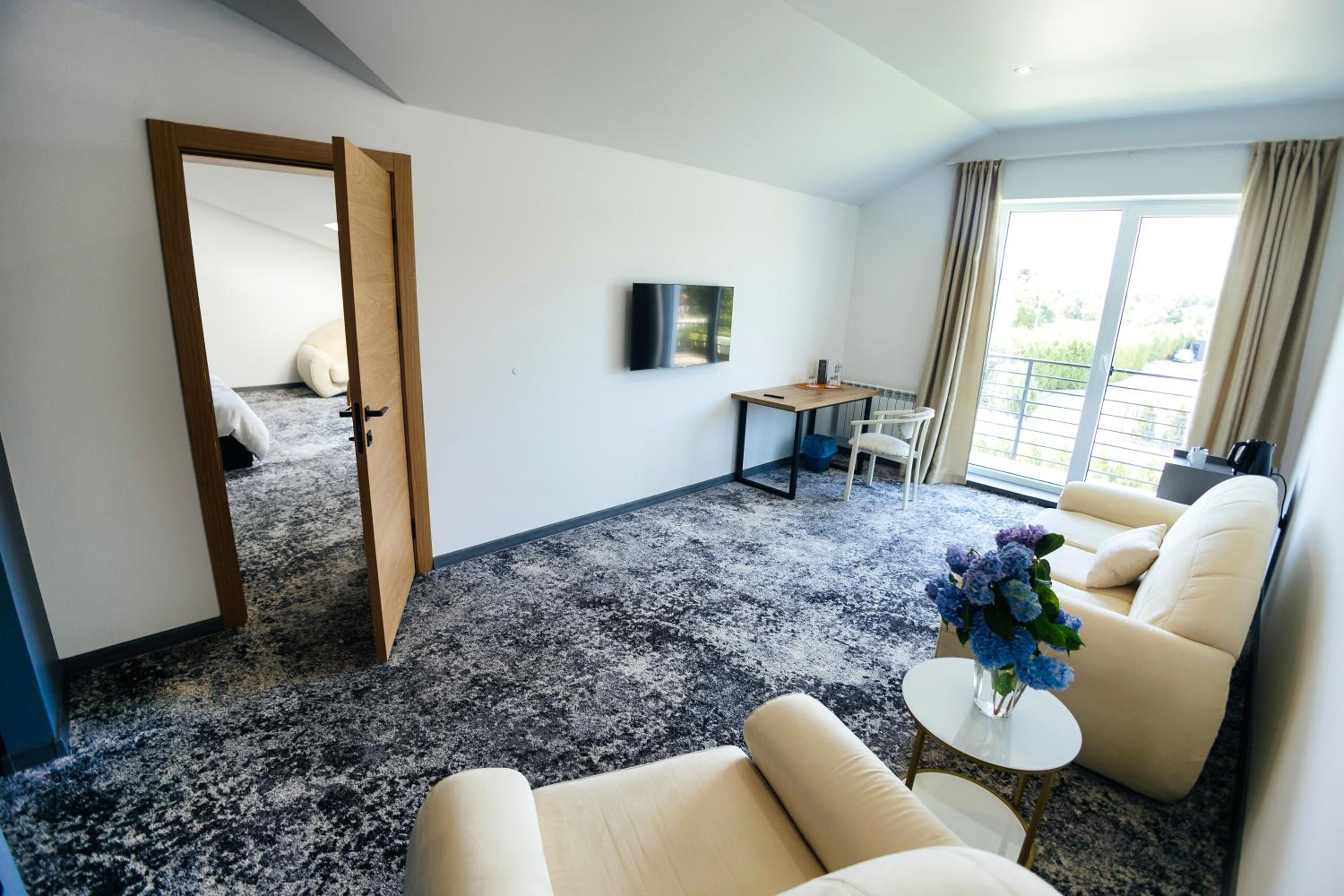 Suite with Balcony photo 3