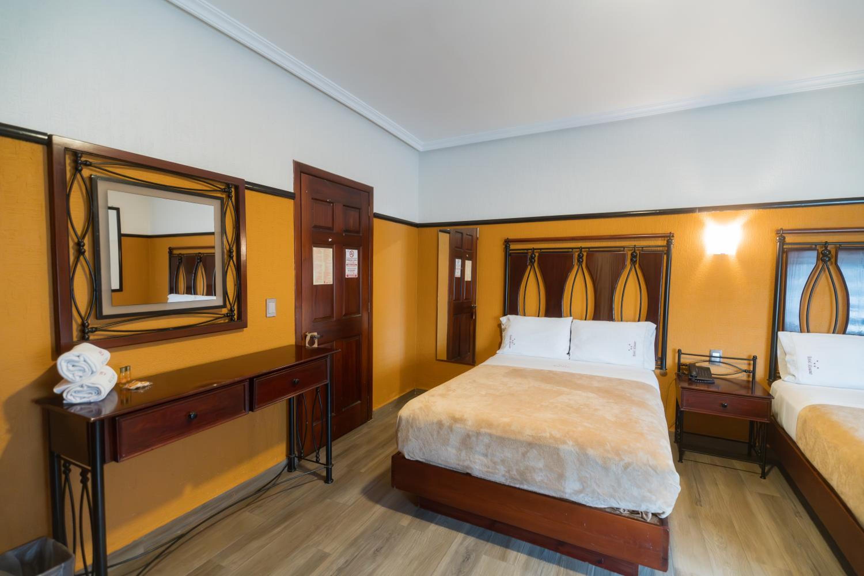 Double Room with Two Double Beds - Photo 41