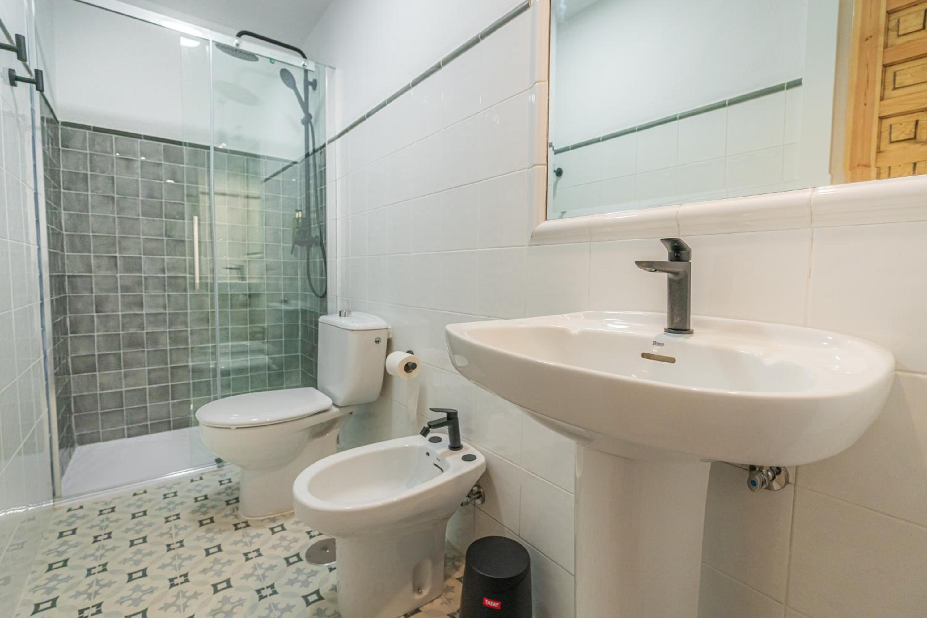 Double or Twin Room with Private Bathroom - Photo 23