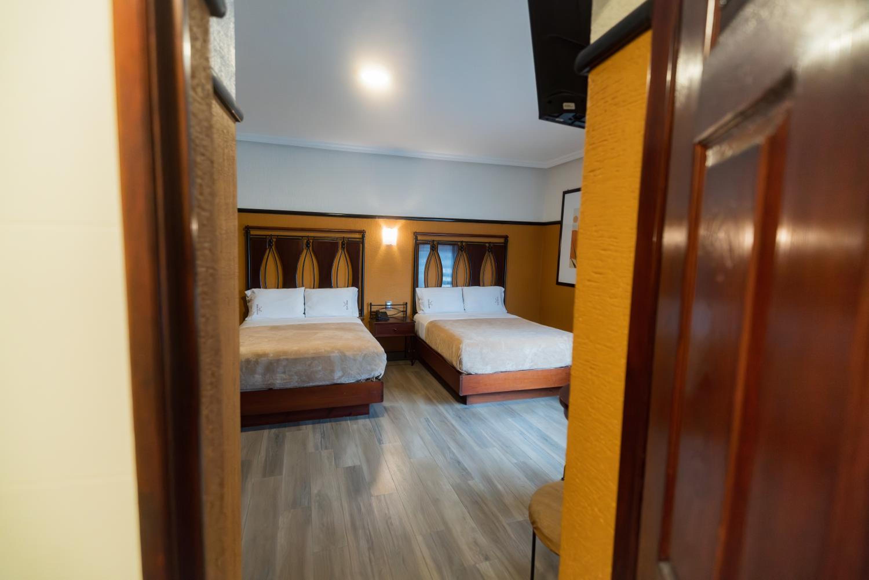 Double Room with Two Double Beds - Photo 38