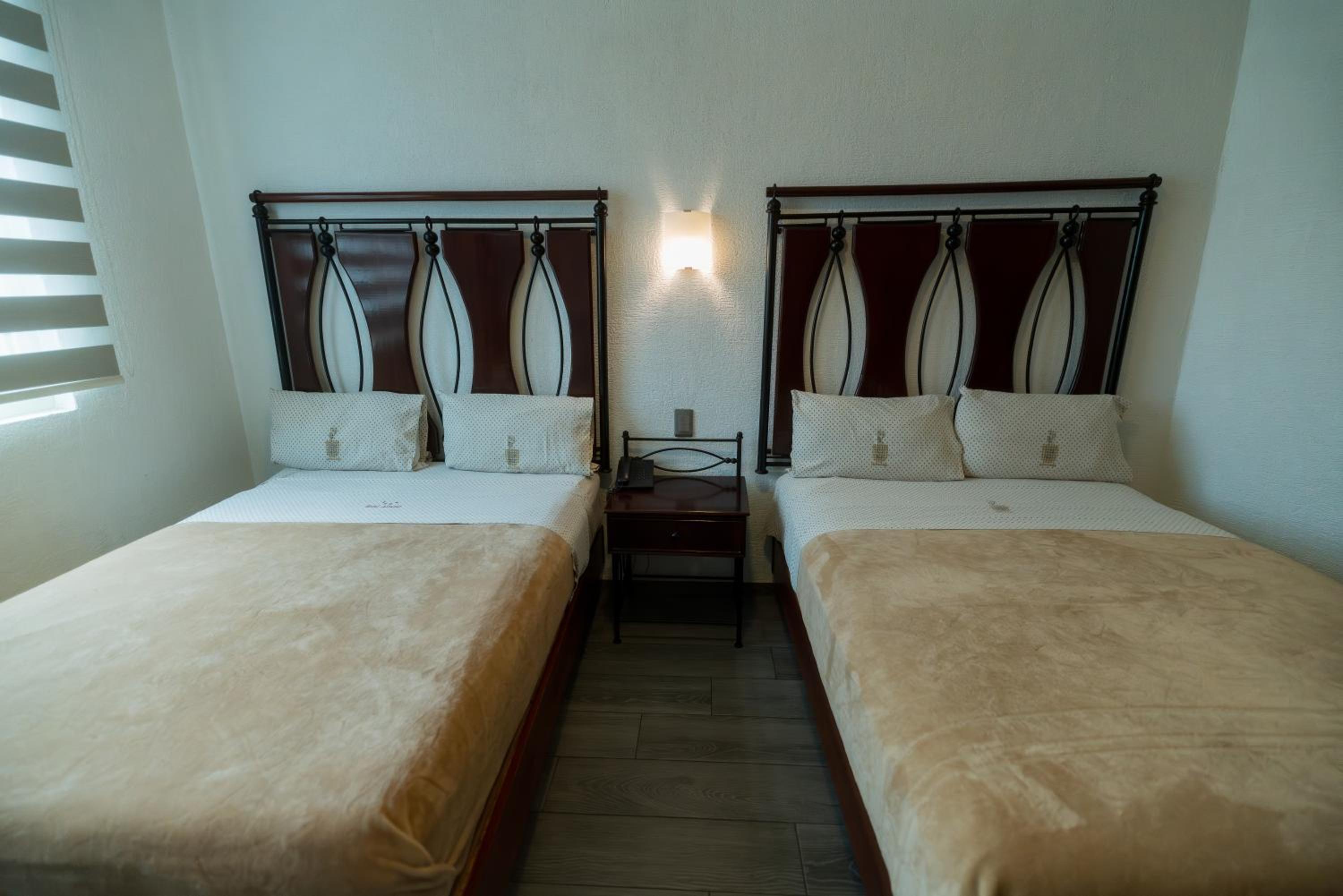 Double Room with Two Double Beds - Photo 35
