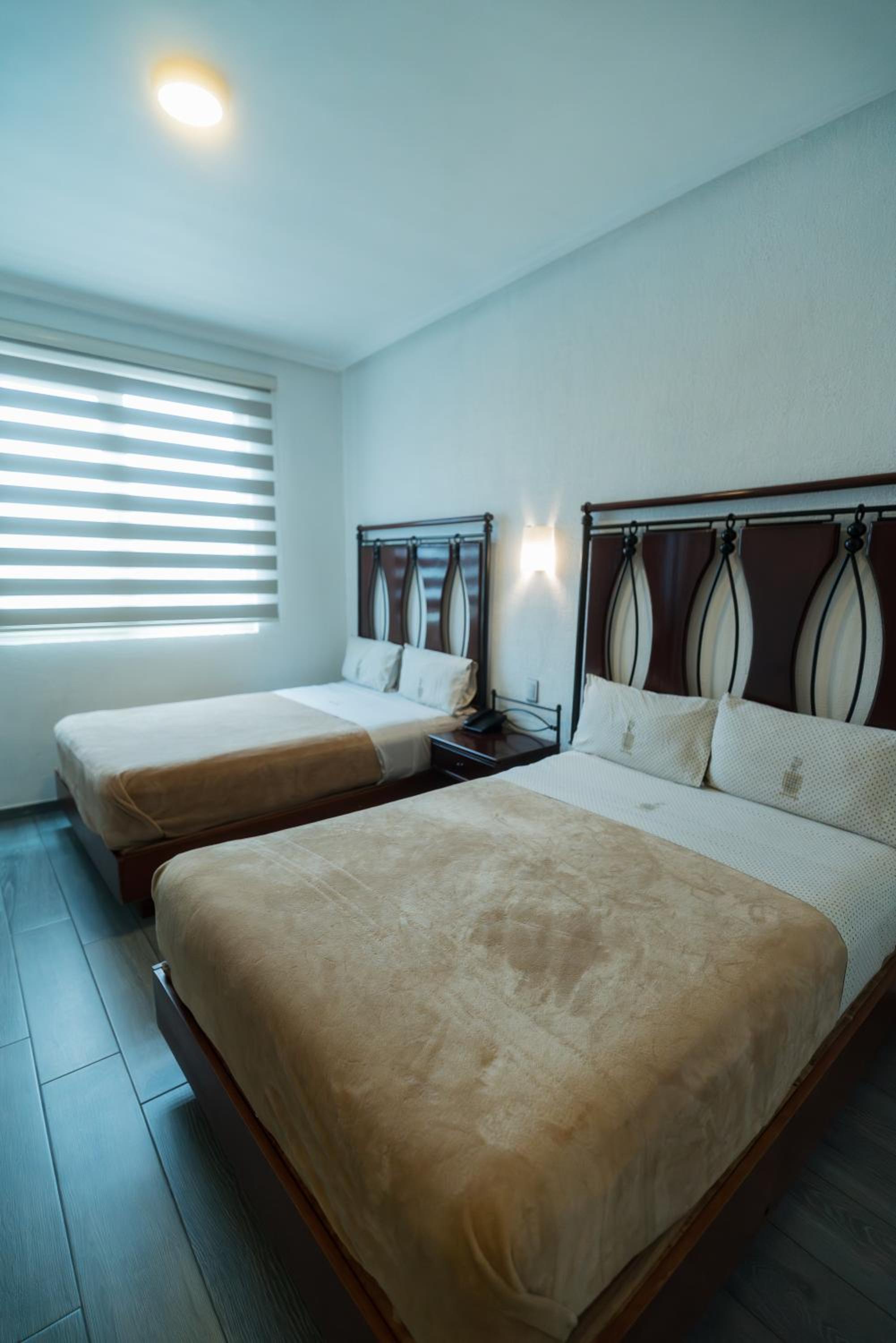 Double Room with Two Double Beds - Photo 34