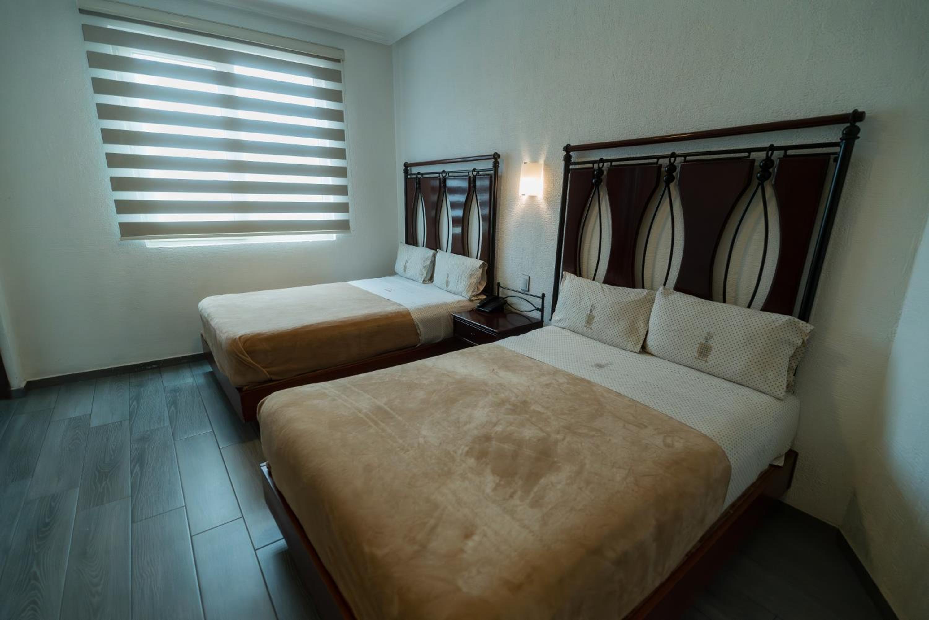 Double Room with Two Double Beds - Photo 33