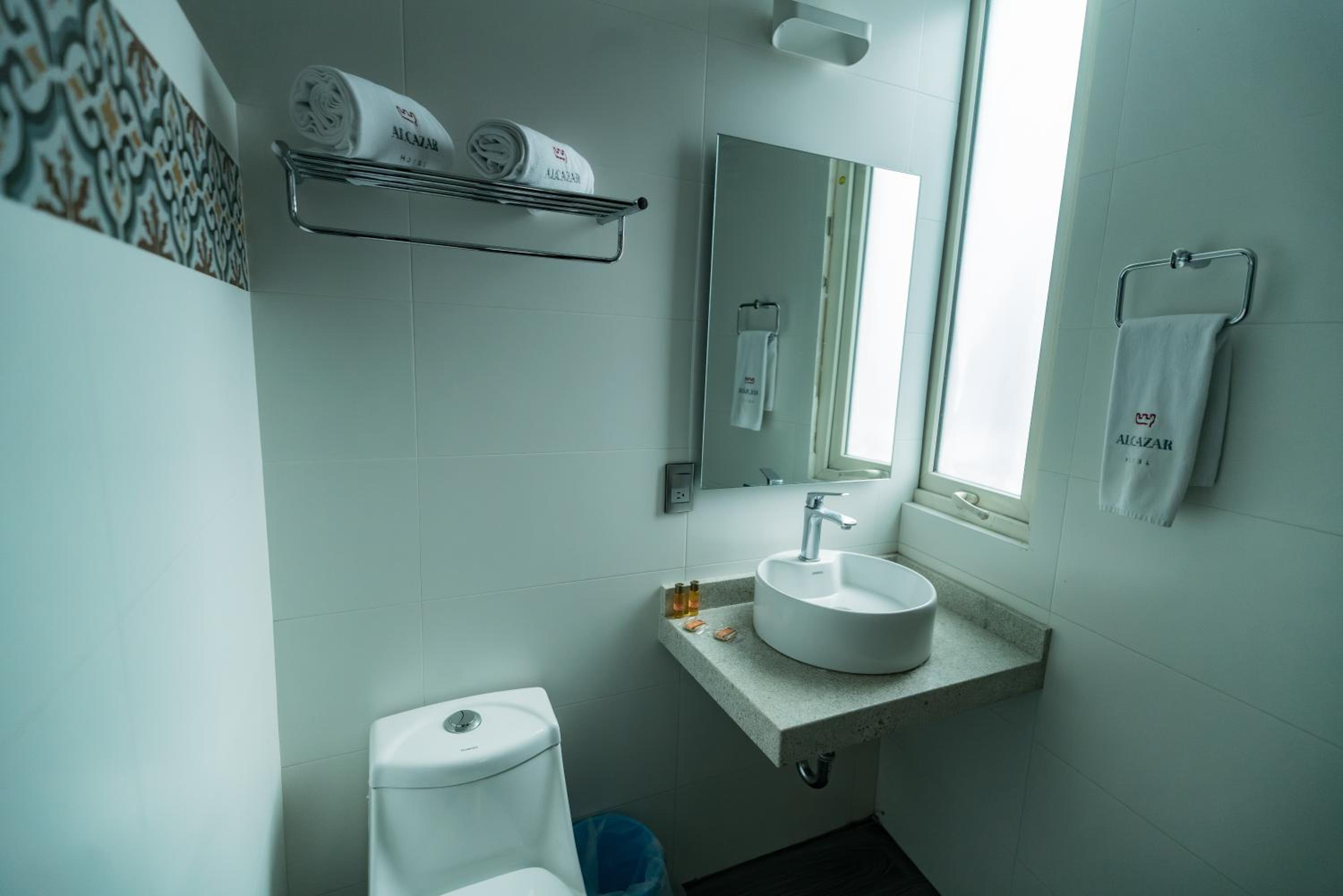 Queen Room - Photo 9