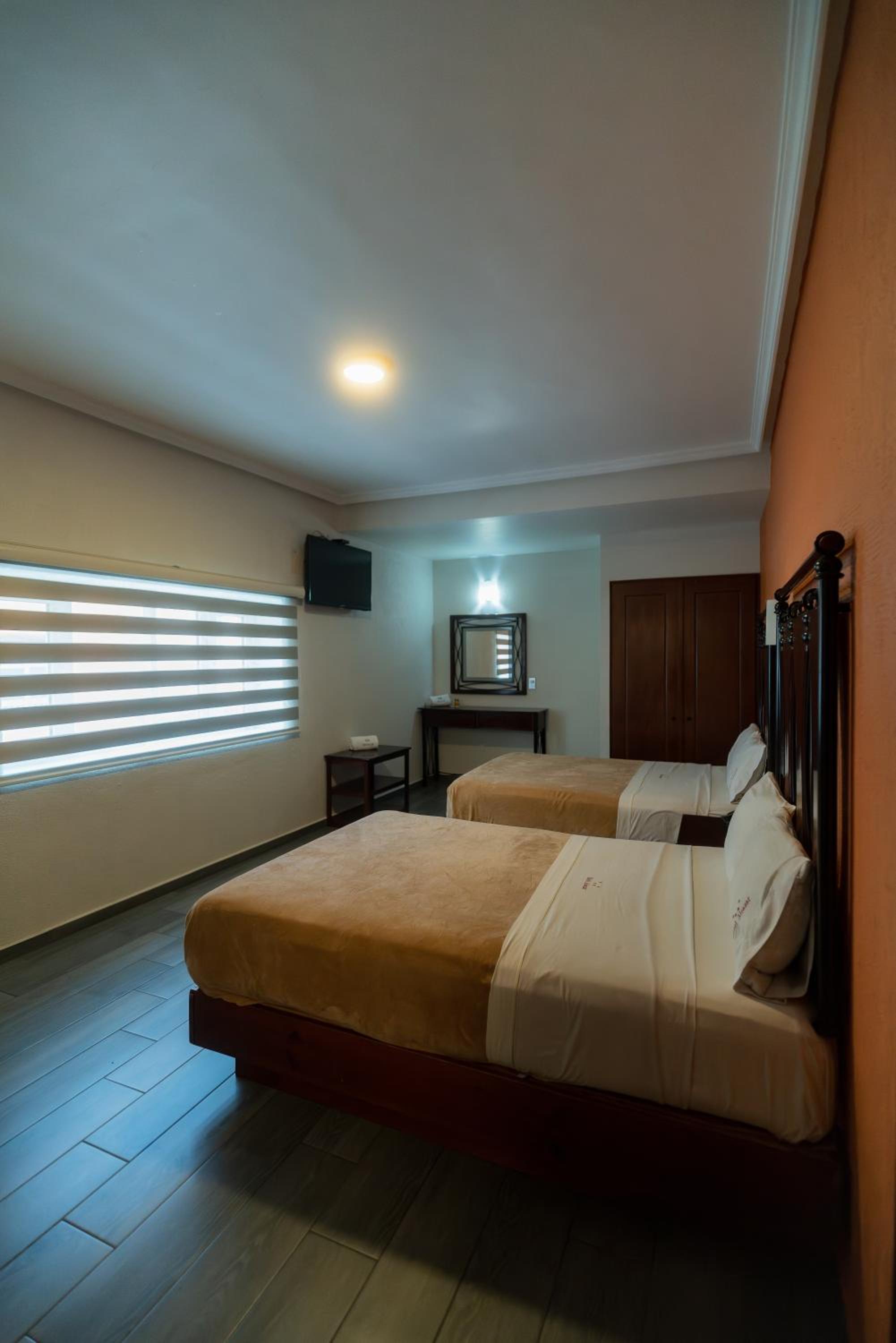 Double Room with Two Double Beds - Photo 31