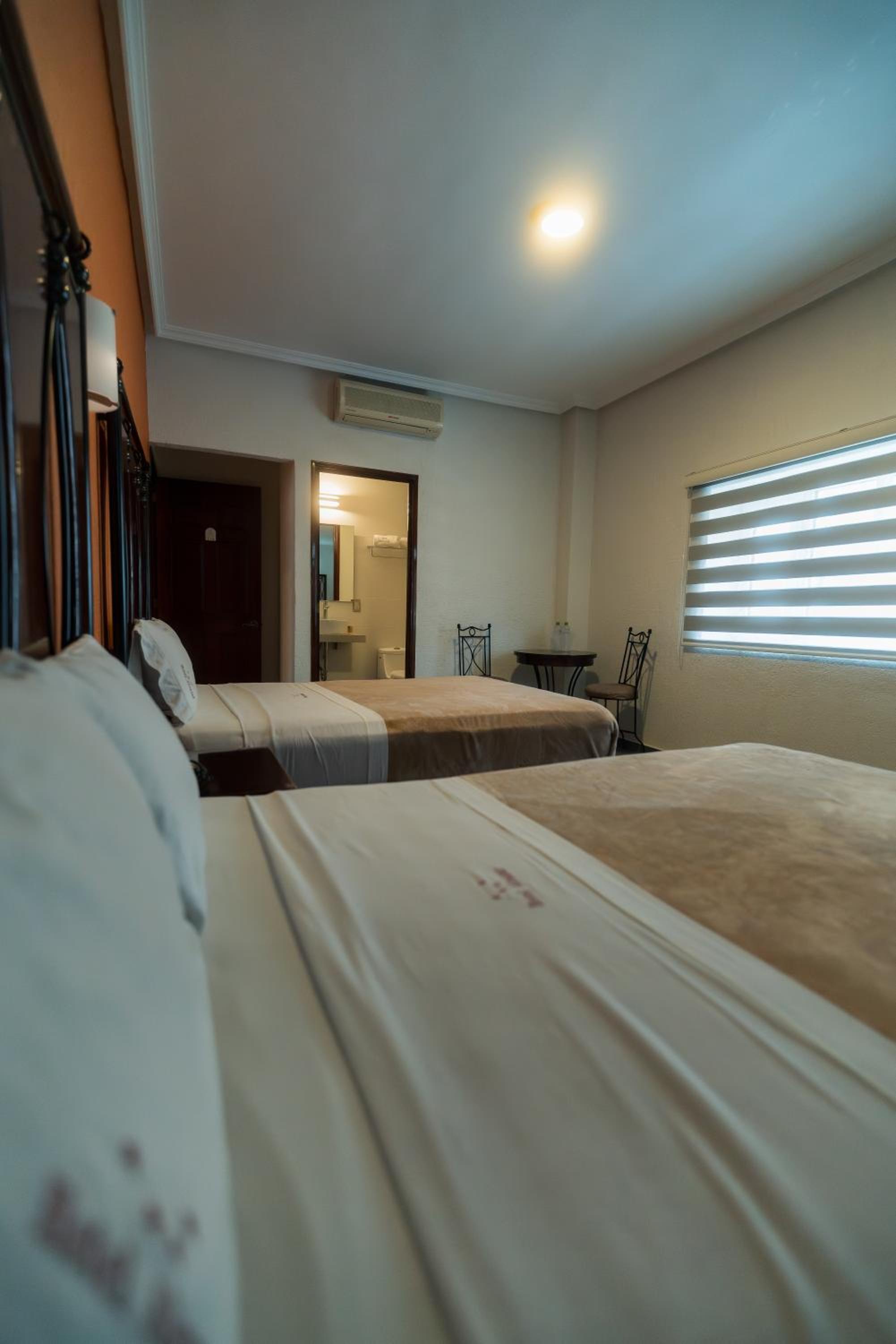 Double Room with Two Double Beds - Photo 30