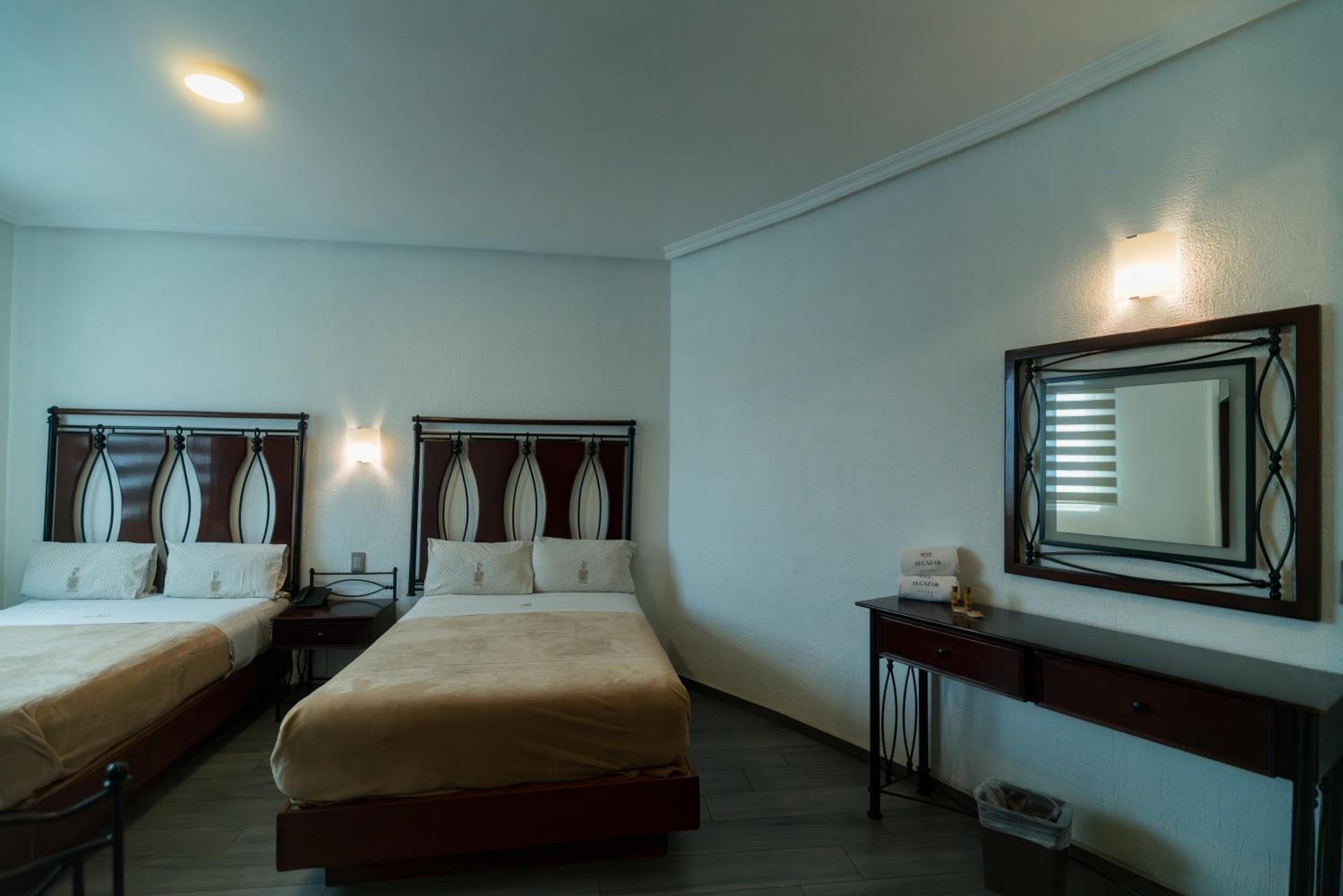 Double Room with Two Double Beds - Photo 28