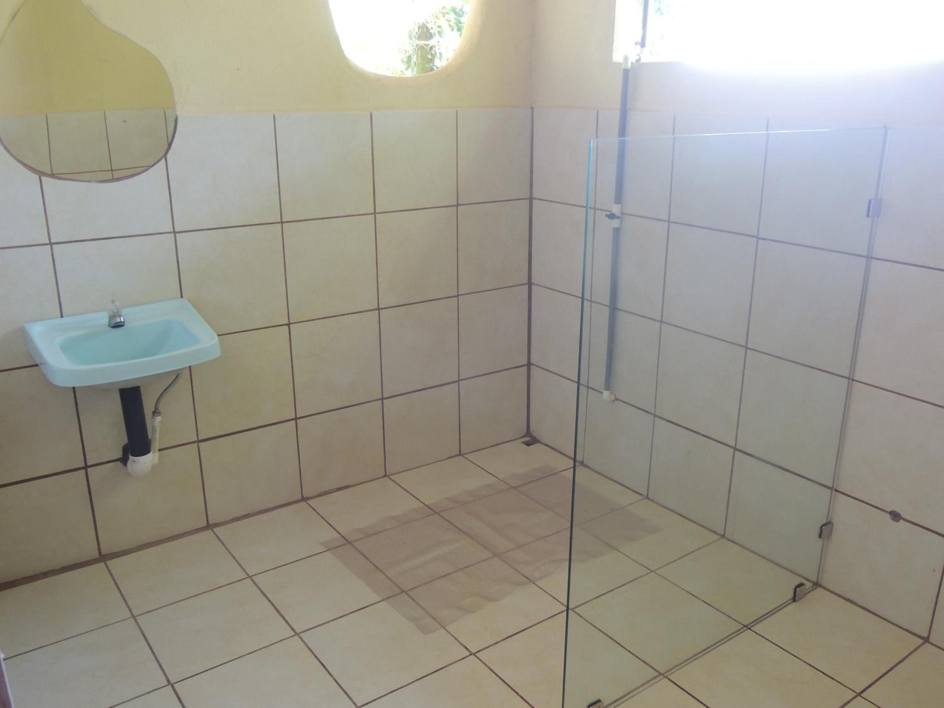 Twin Room with Private Bathroom photo 2