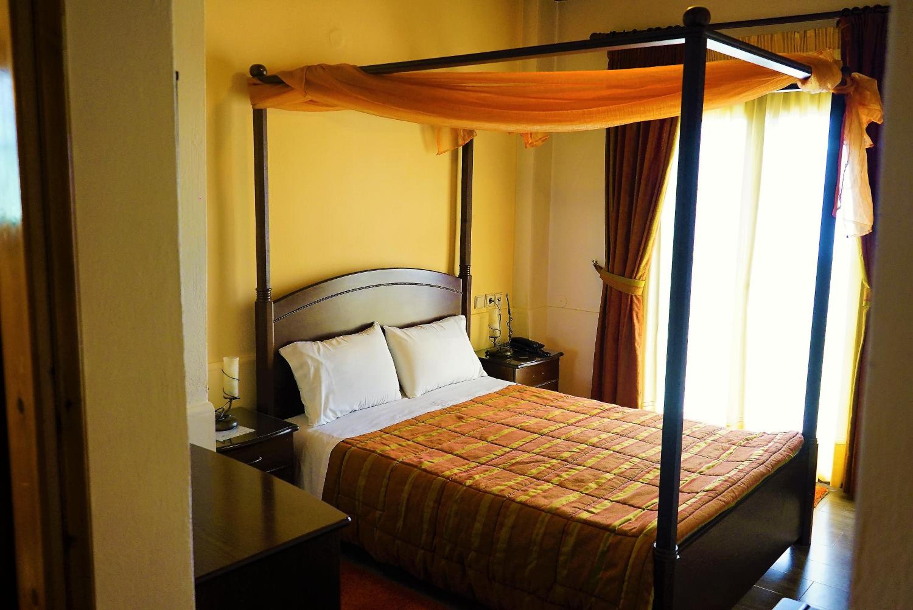 Double Room with Balcony and Sea View - Photo 5