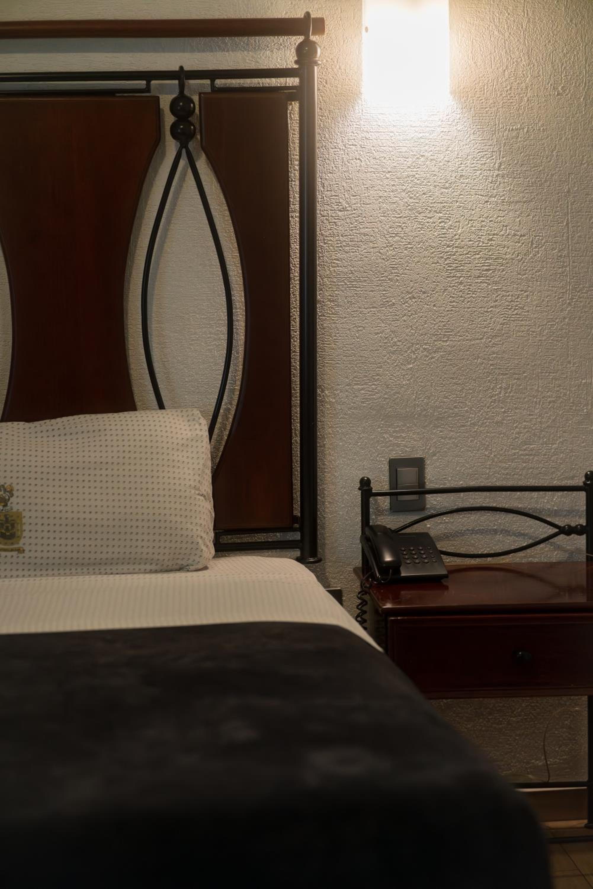 Queen Room - Photo 28