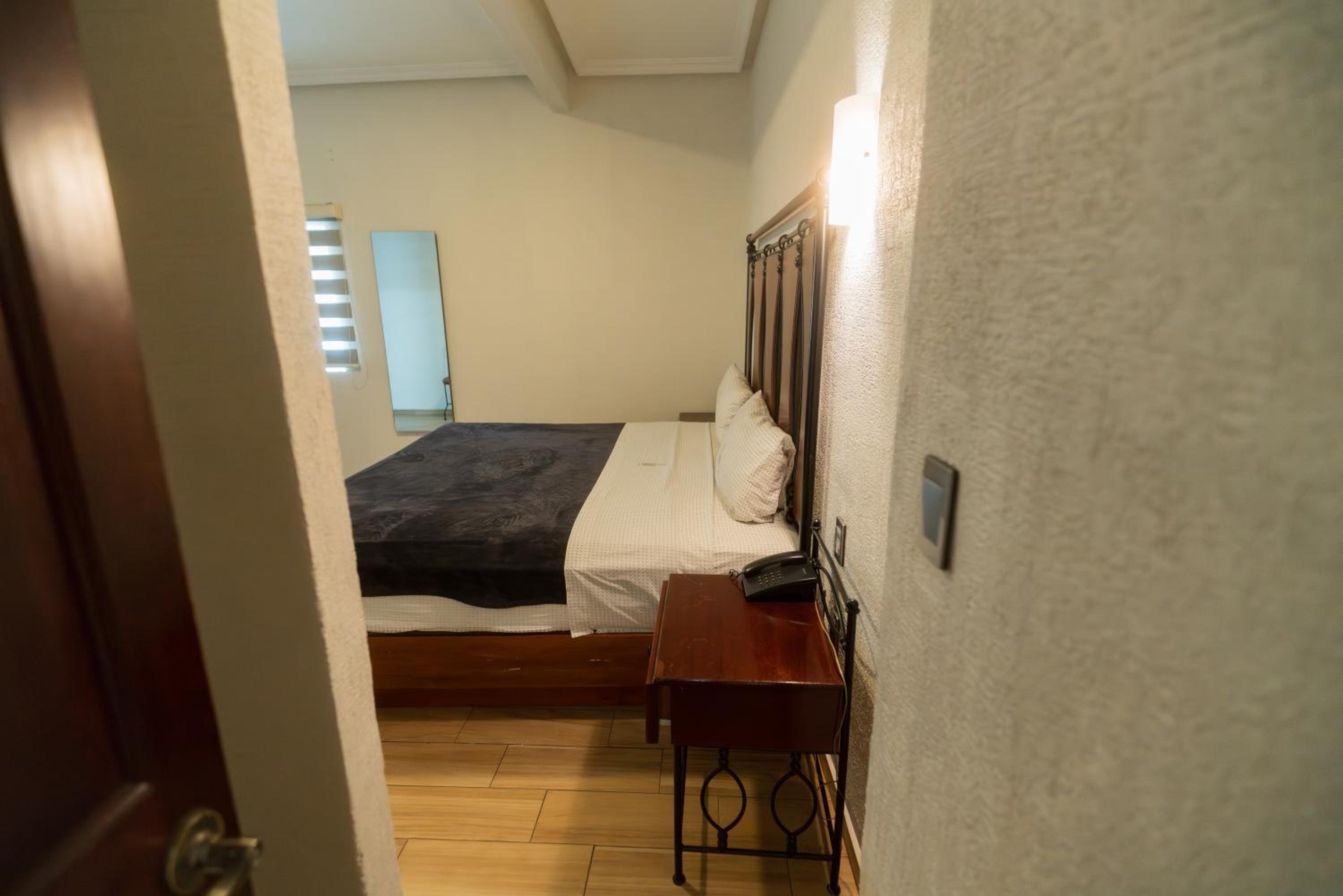 Queen Room - Photo 31