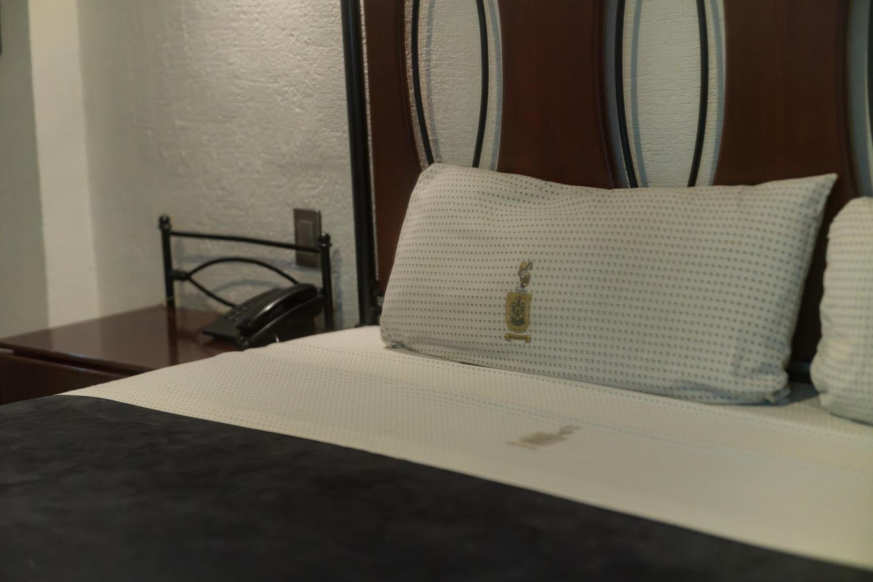 Queen Room - Photo 26