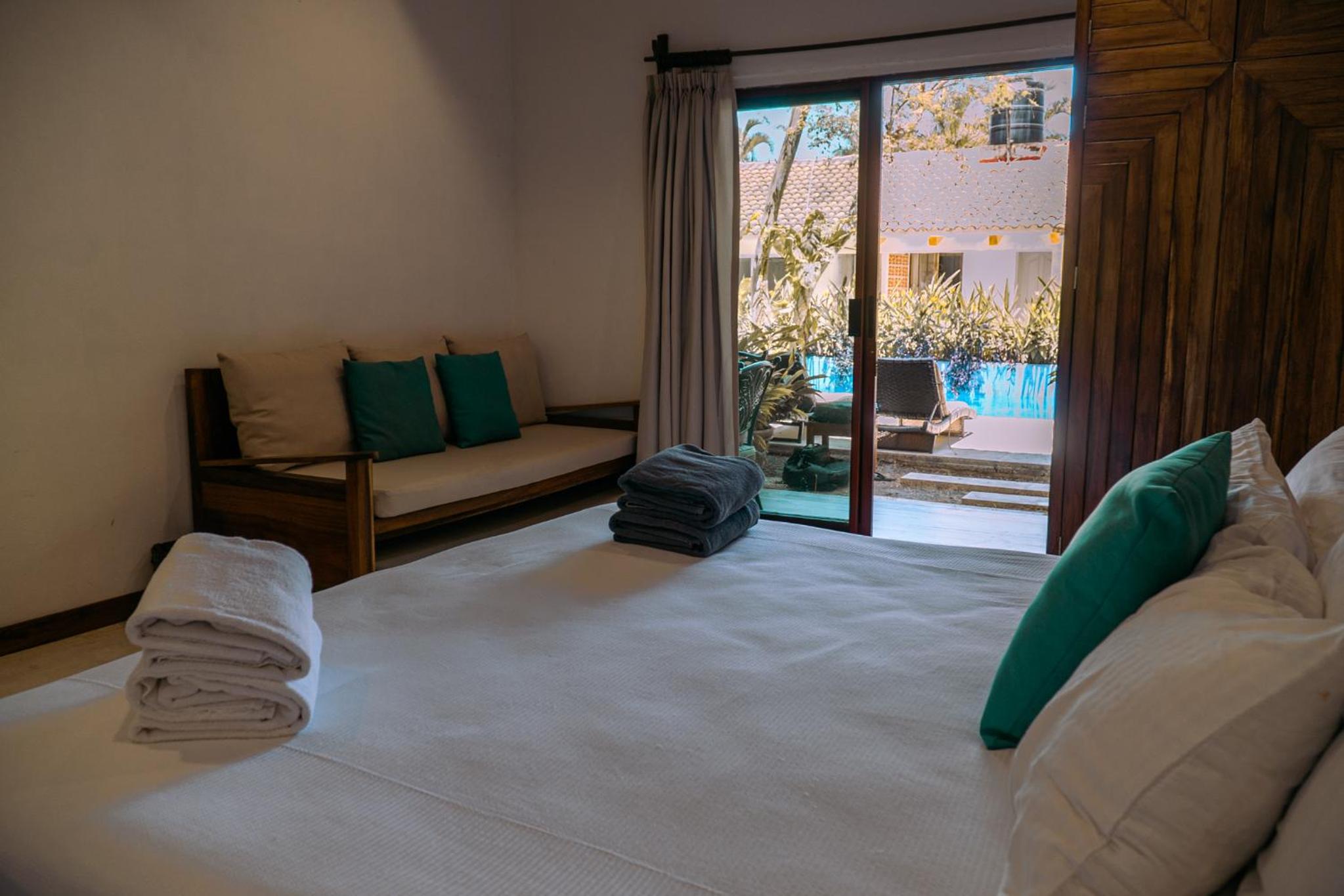 Studio with Pool View - Photo 6