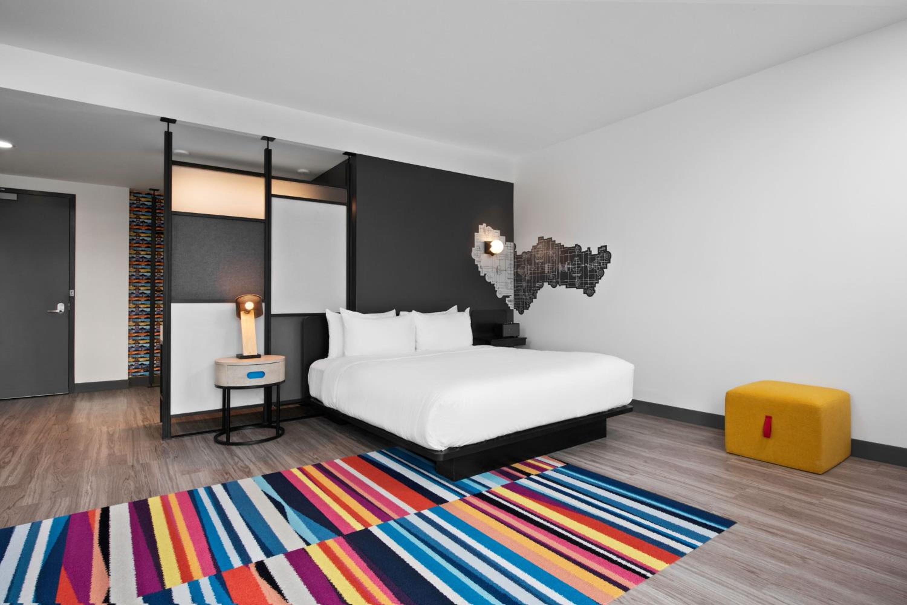 King Room - Hearing Accessible - Photo 5