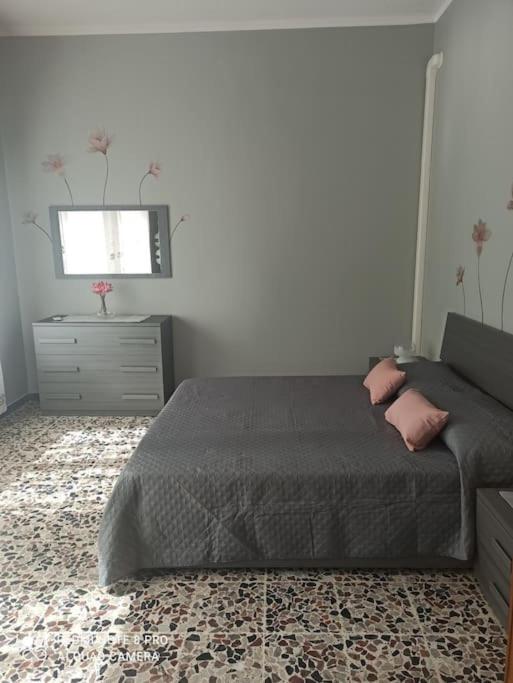 Three-Bedroom House photo 3