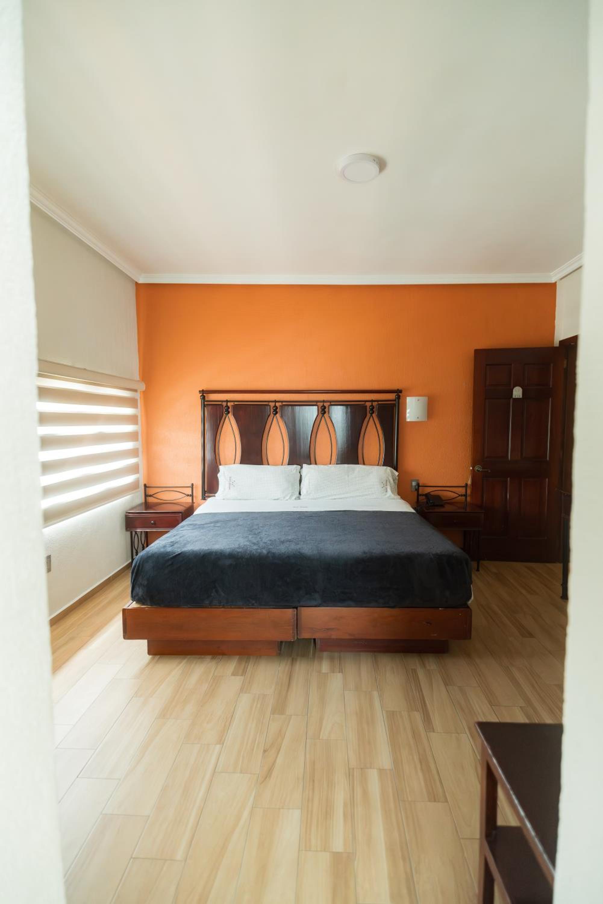 Queen Room - Photo 25