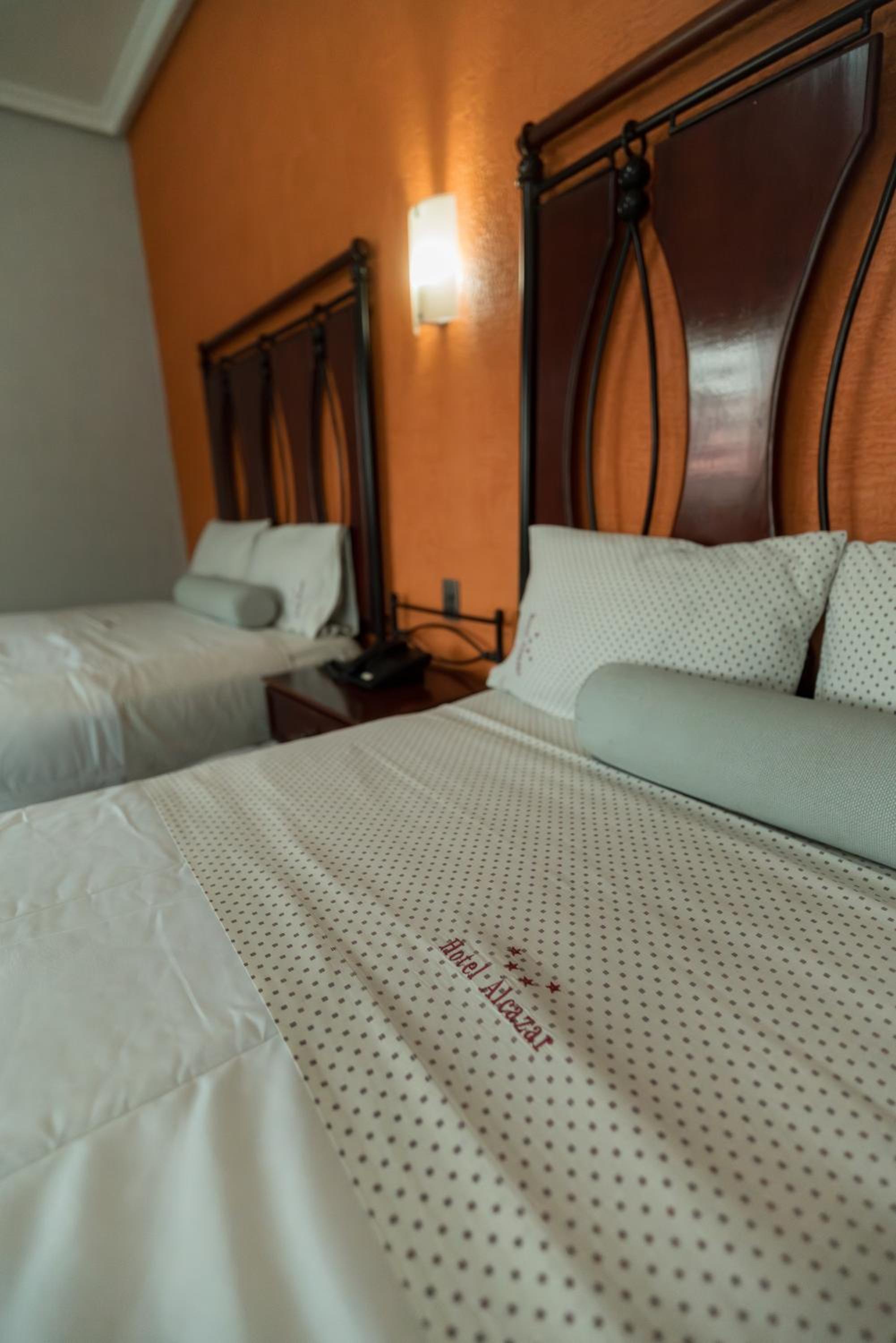 Double Room with Two Double Beds - Photo 23