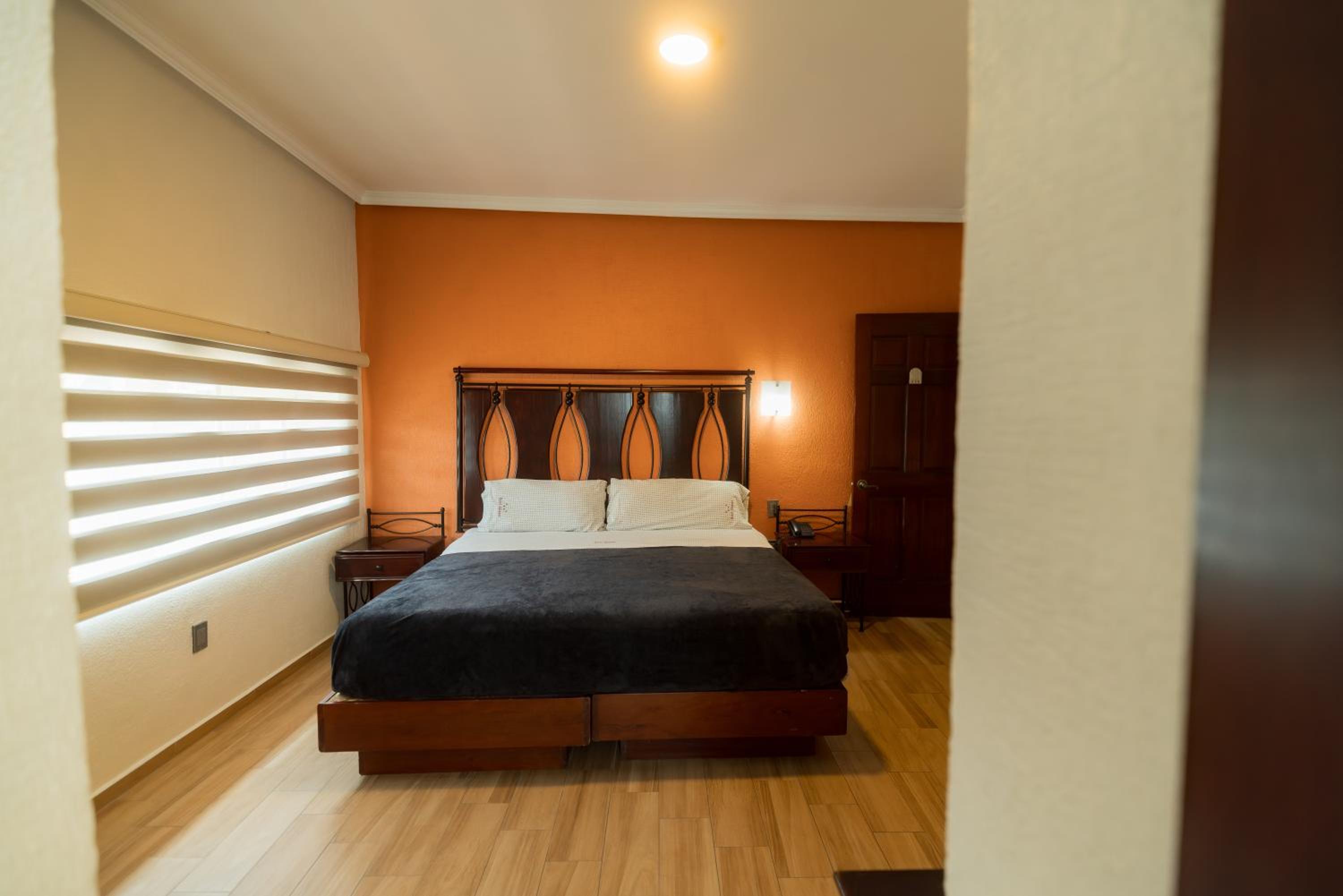 Queen Room - Photo 19