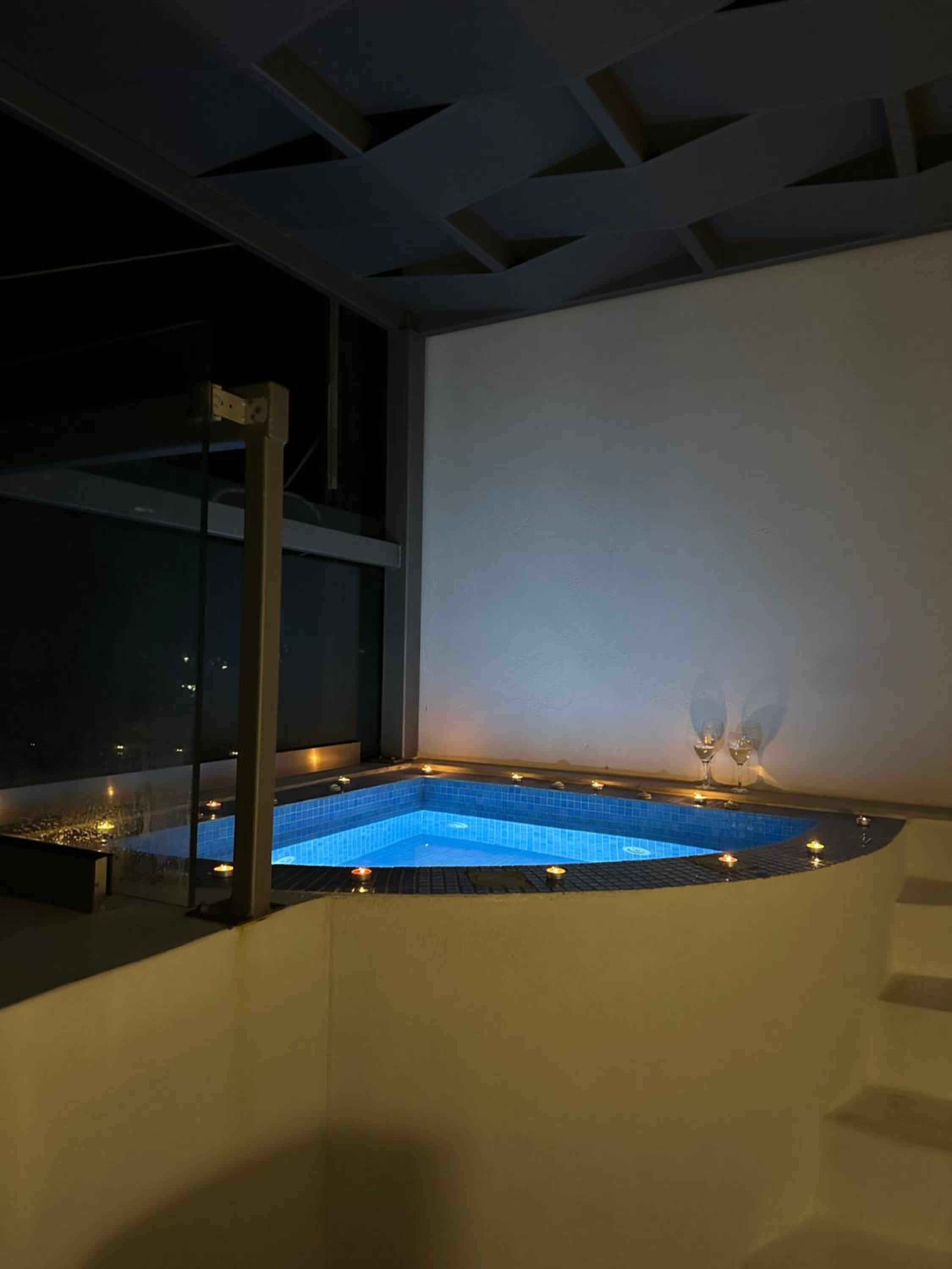 Suite with Hot Tub photo 3