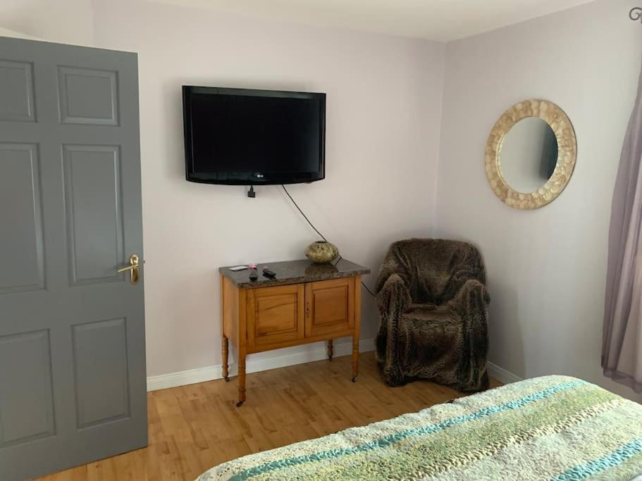 Three-Bedroom House photo 2
