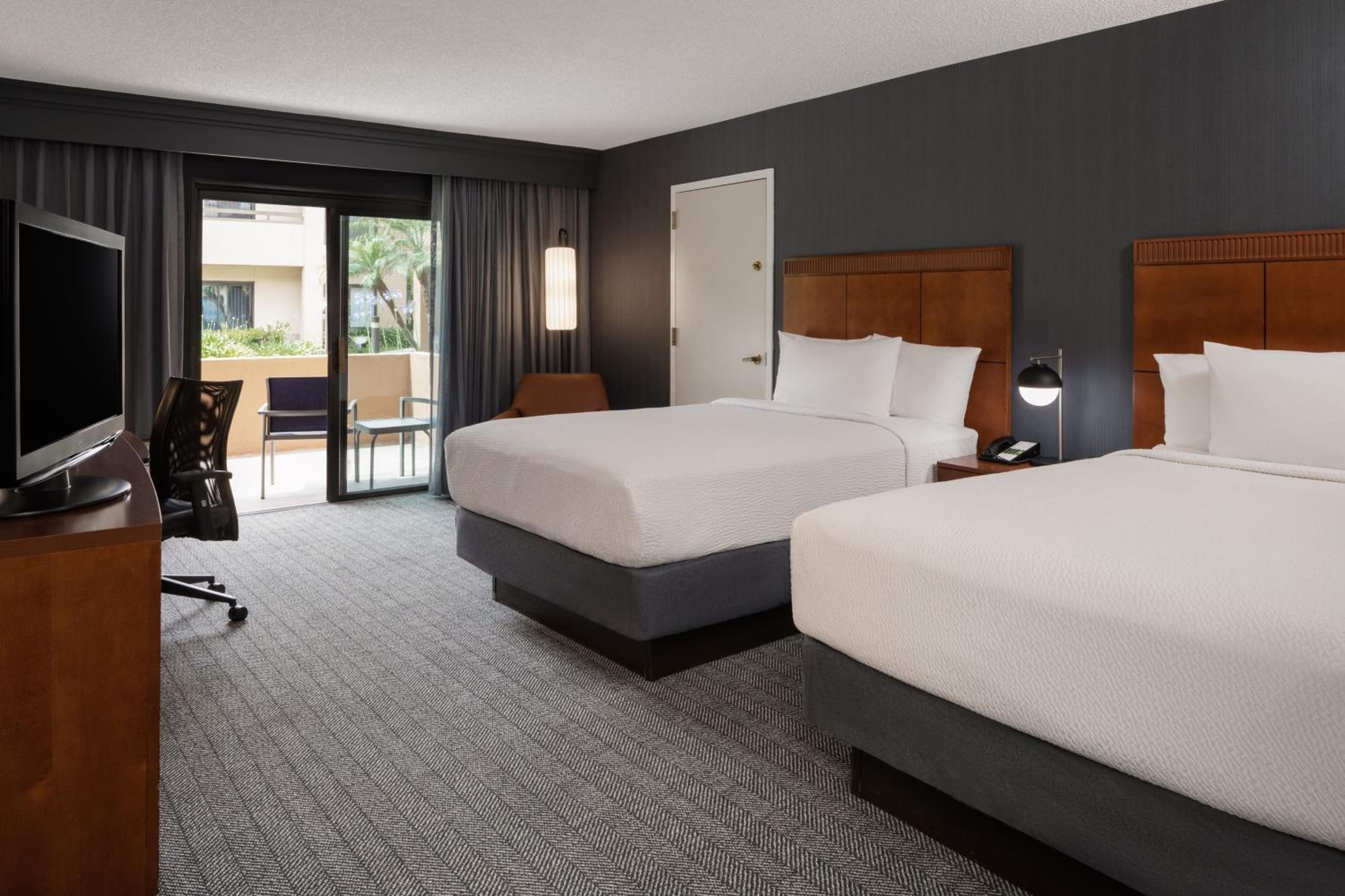 Double Room with Two Double Beds - Photo 3