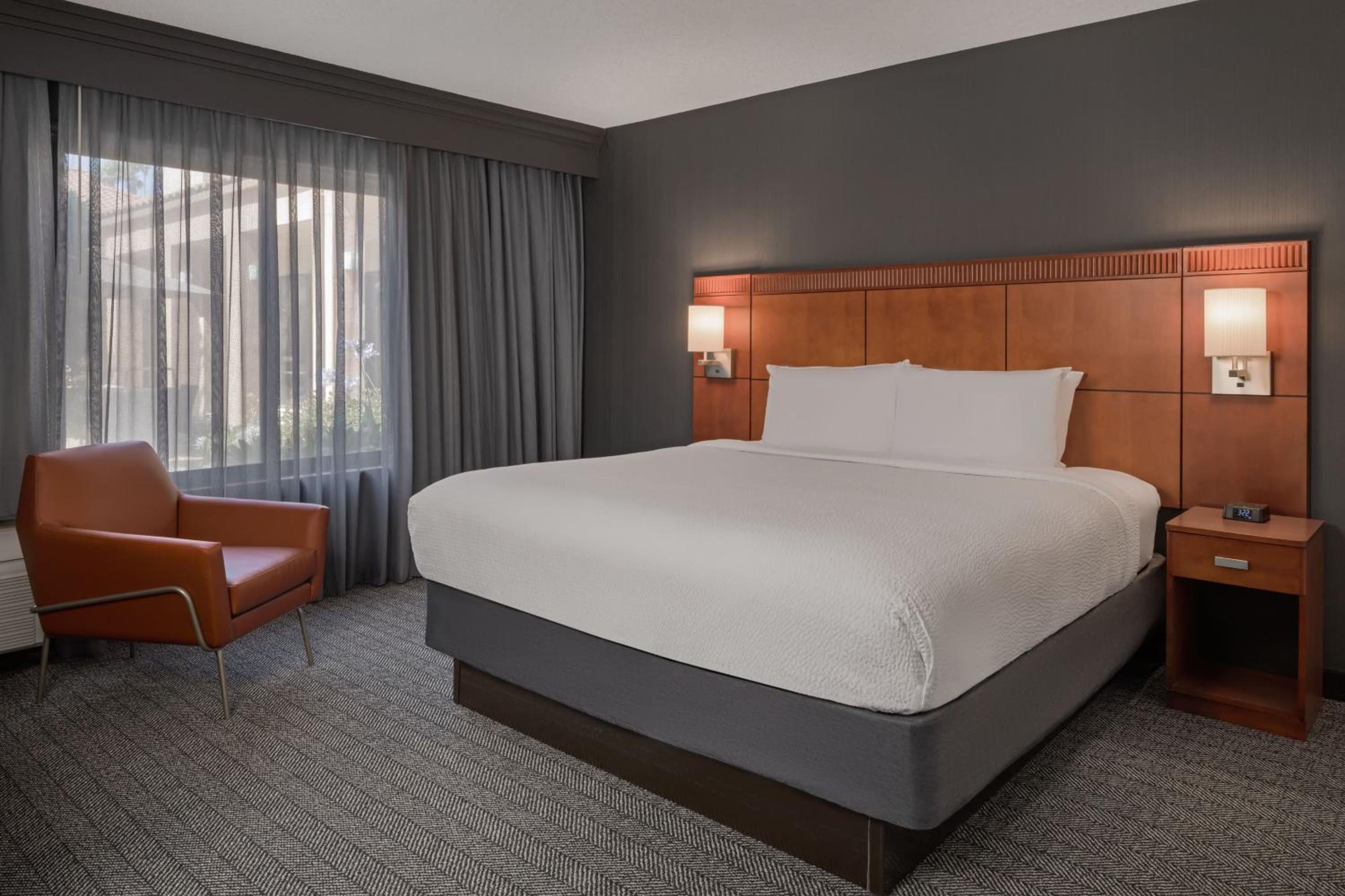 One-Bedroom King Suite - Photo 2