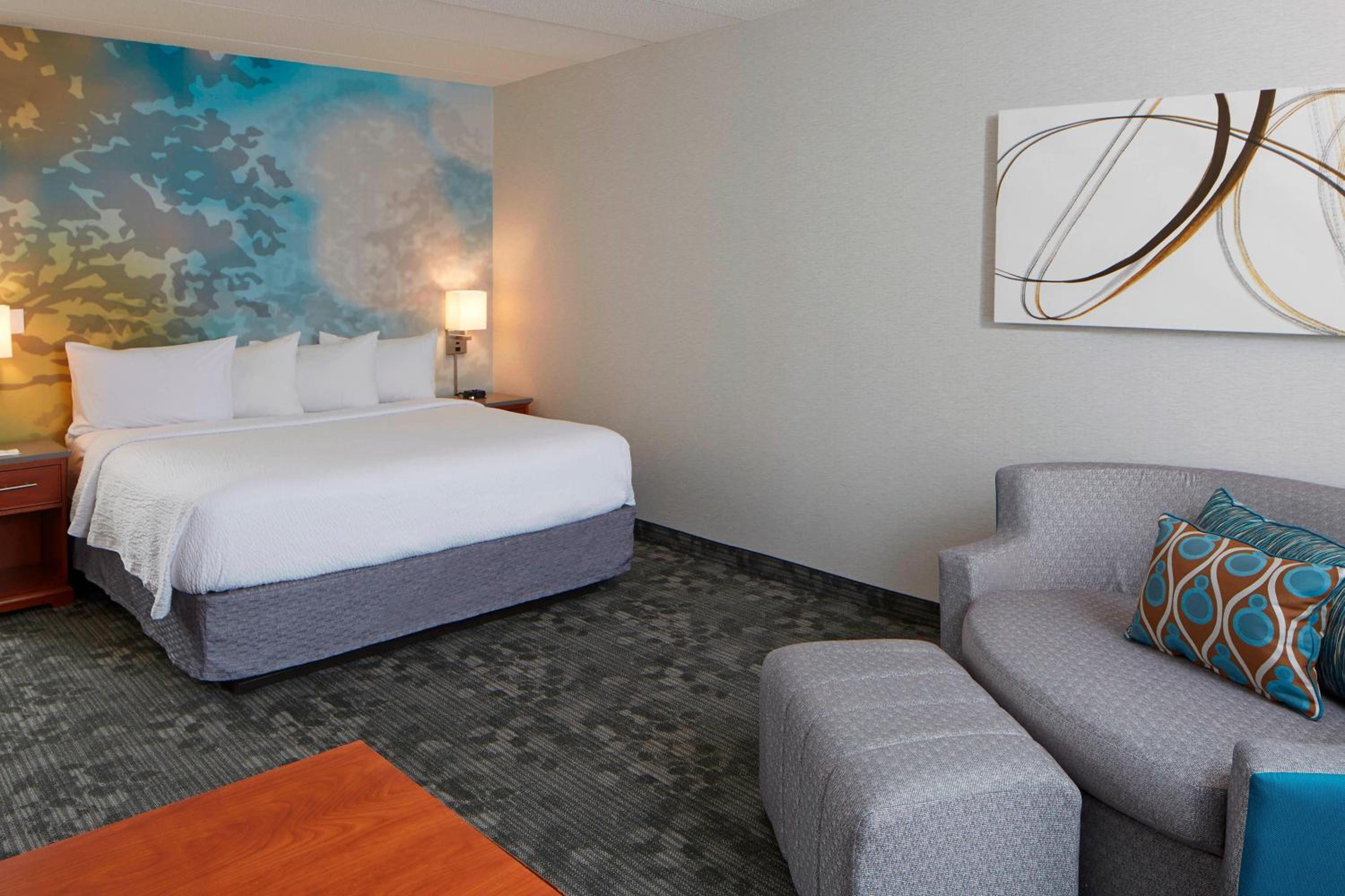 King Room with Sofa Bed - Photo 4
