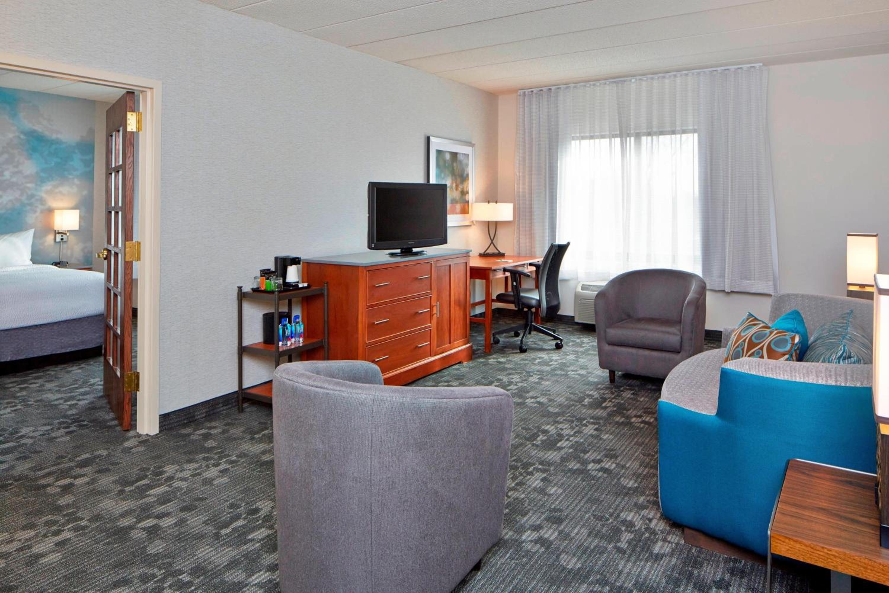One-Bedroom King Suite - Photo 2