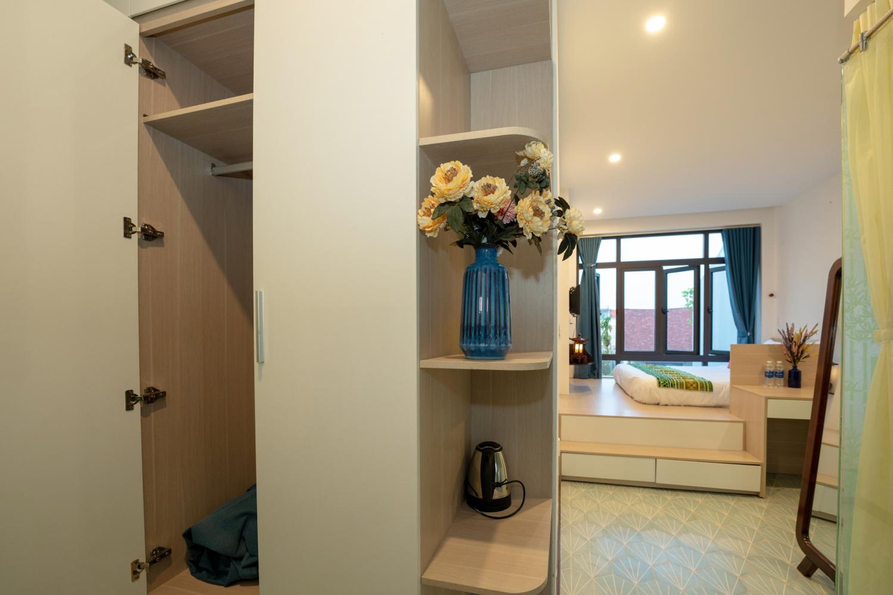 Double Room with Pool View - Photo 7