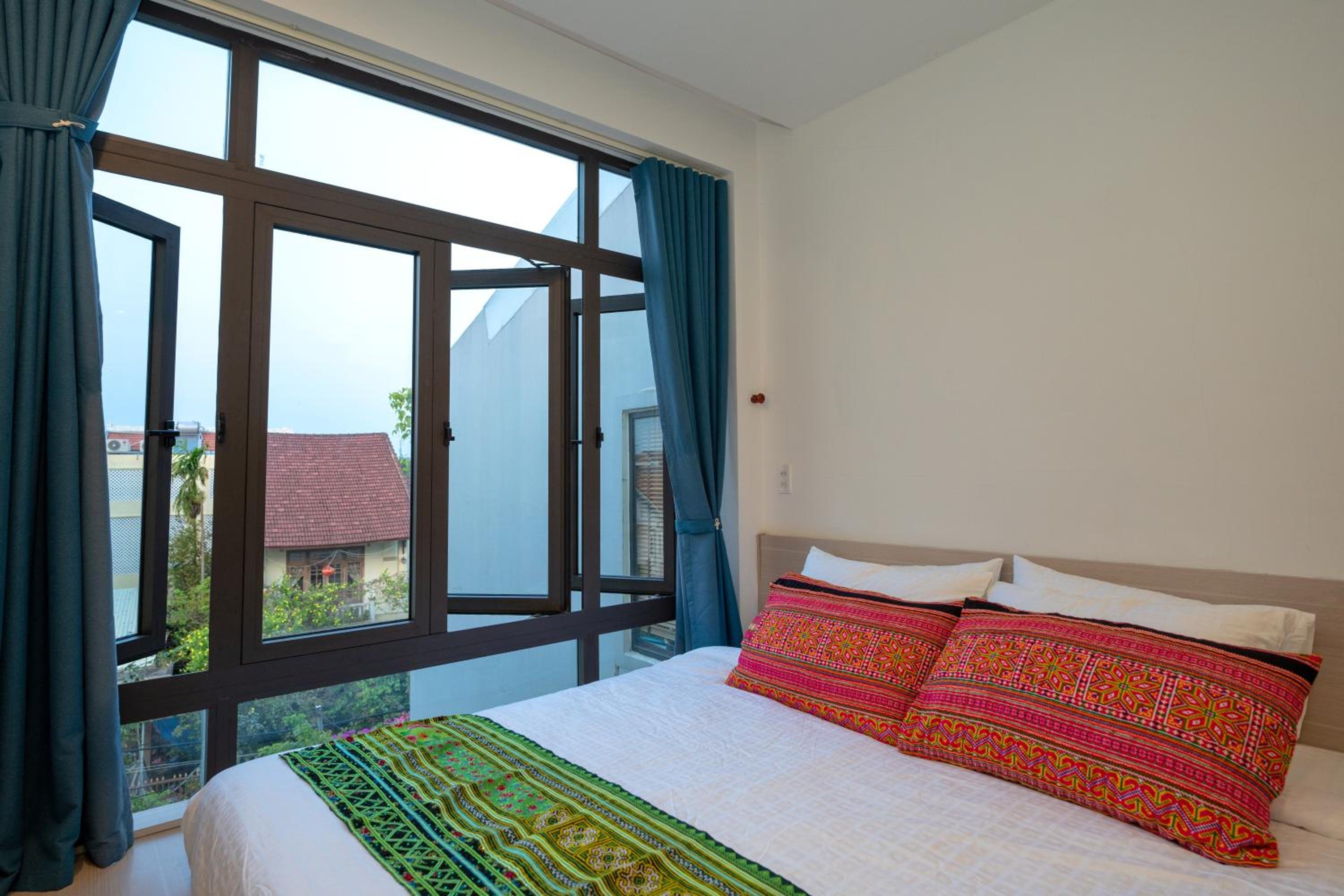 Double Room with Pool View - Photo 5