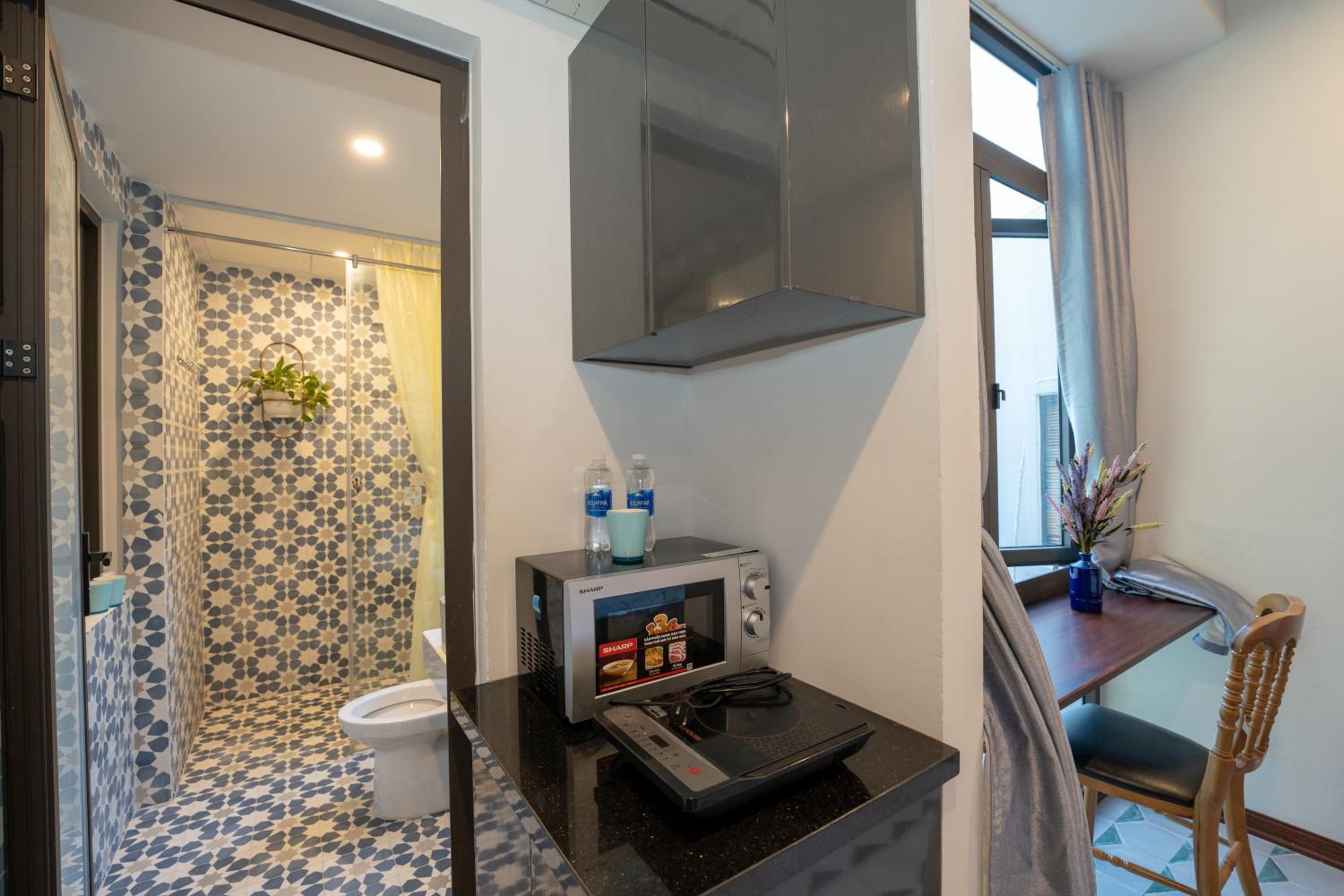 Double Room with Pool View - Photo 10