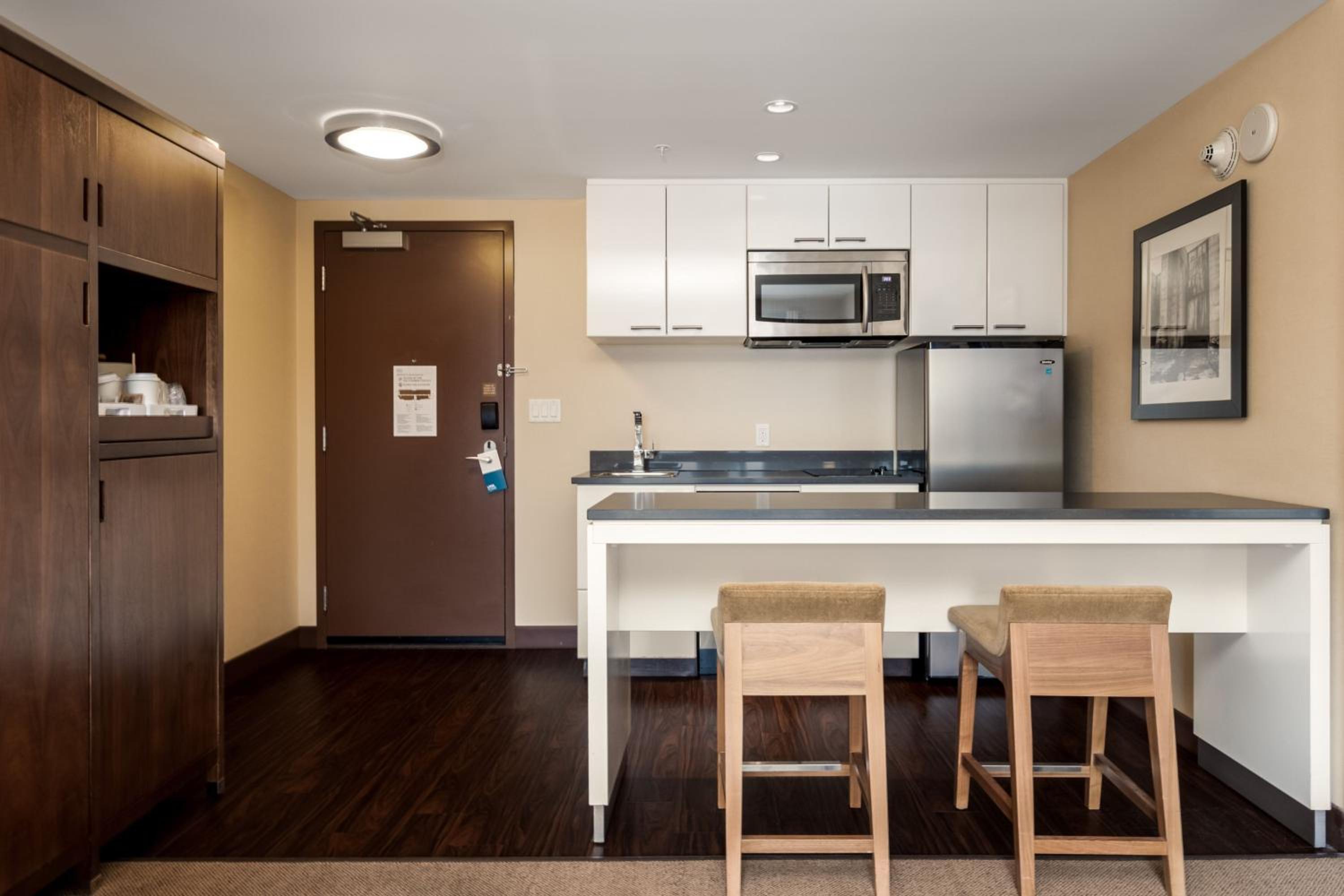 1 Bedroom Deluxe Suite, 1 King, Sofa bed photo 1
