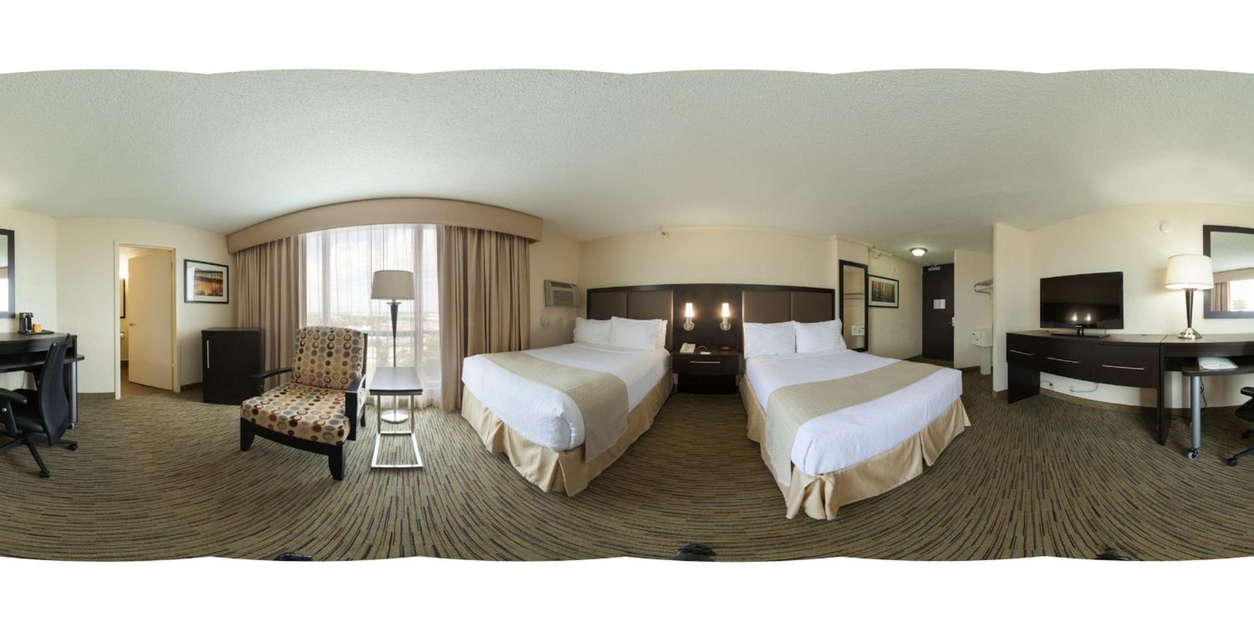 Standard Queen Room with Two Queen Beds and Tub - Mobility/Communications Accessible photo 3